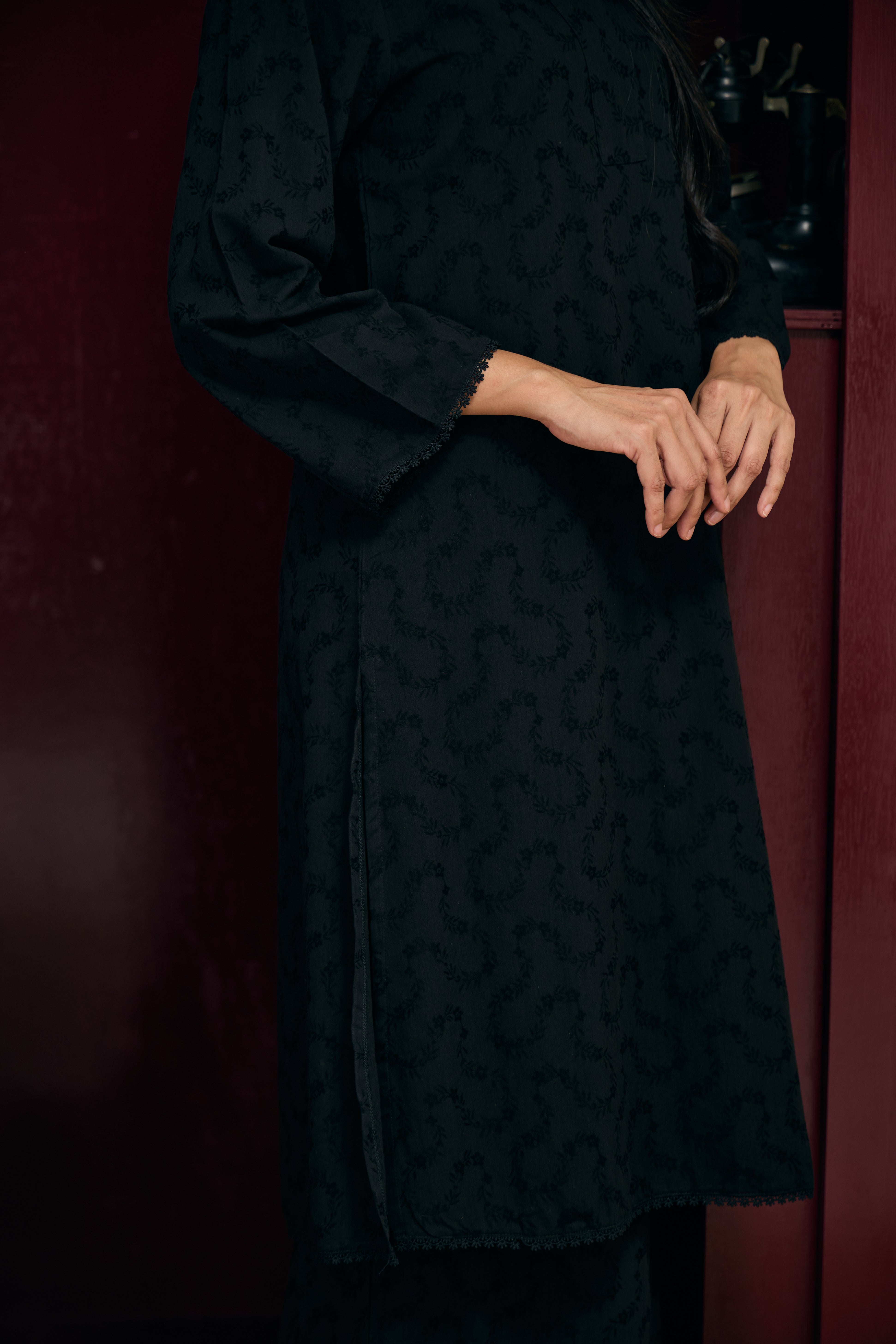Liana in Black