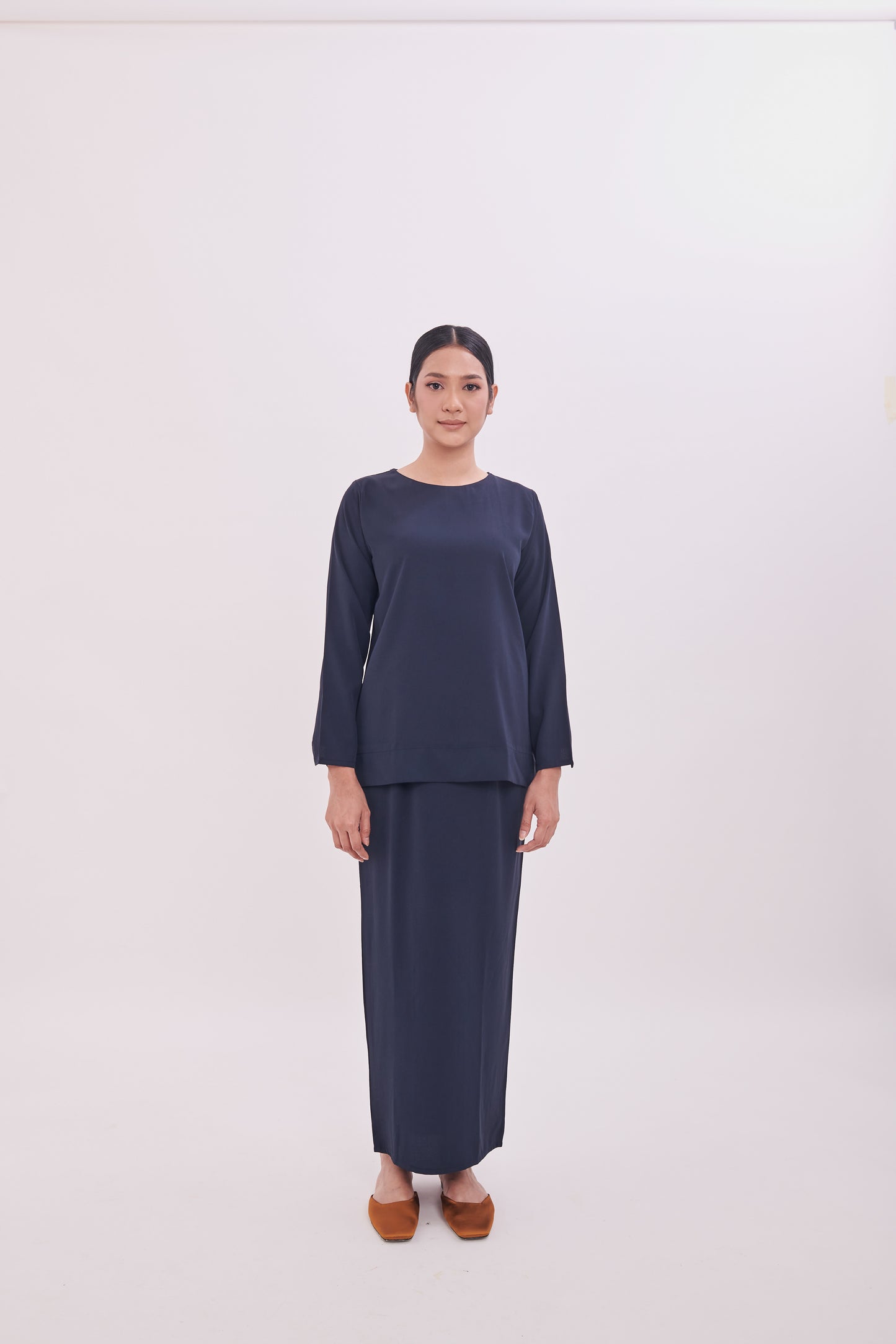 Edza Scallop Top in Dark Blue