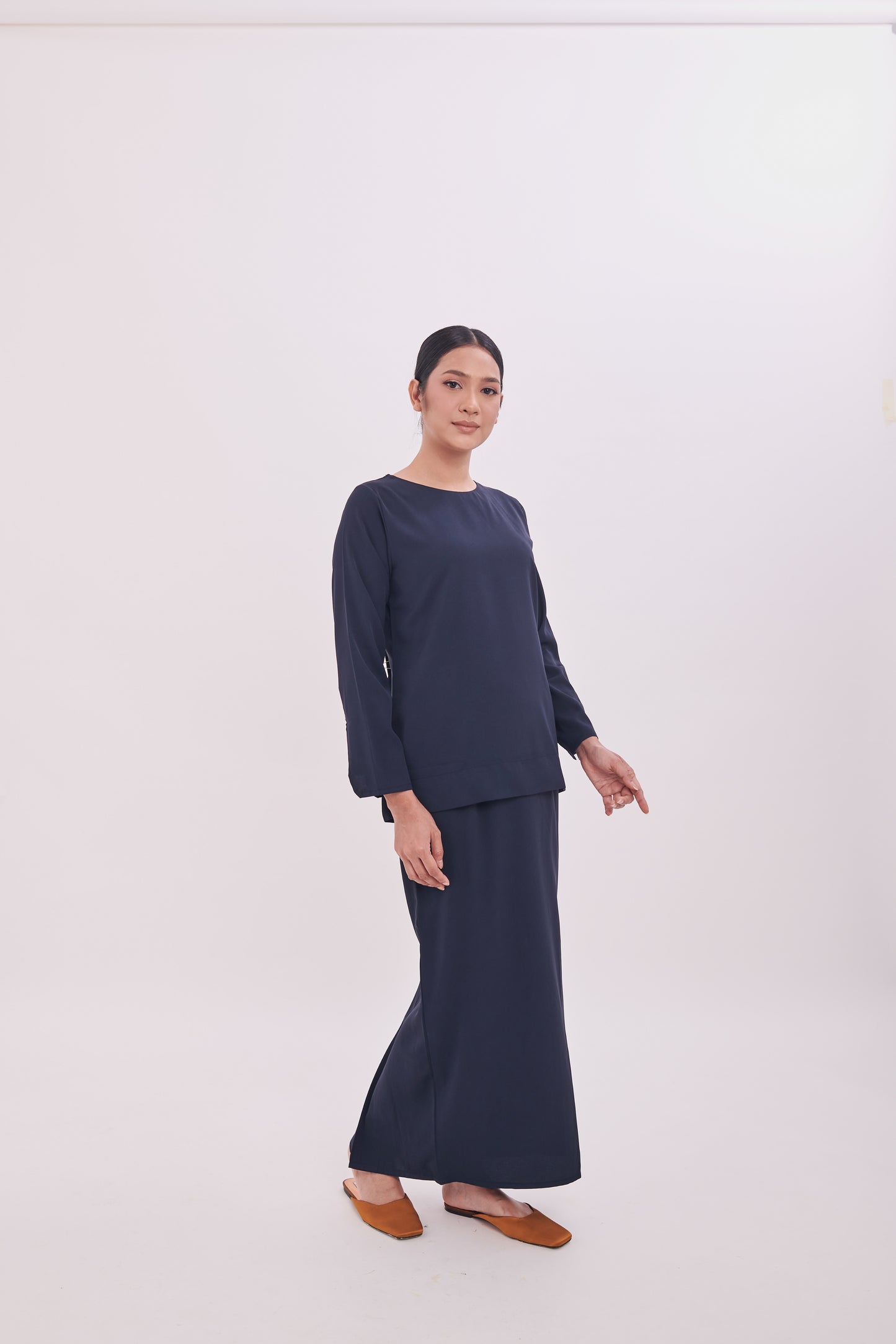 Edza Scallop Top in Dark Blue