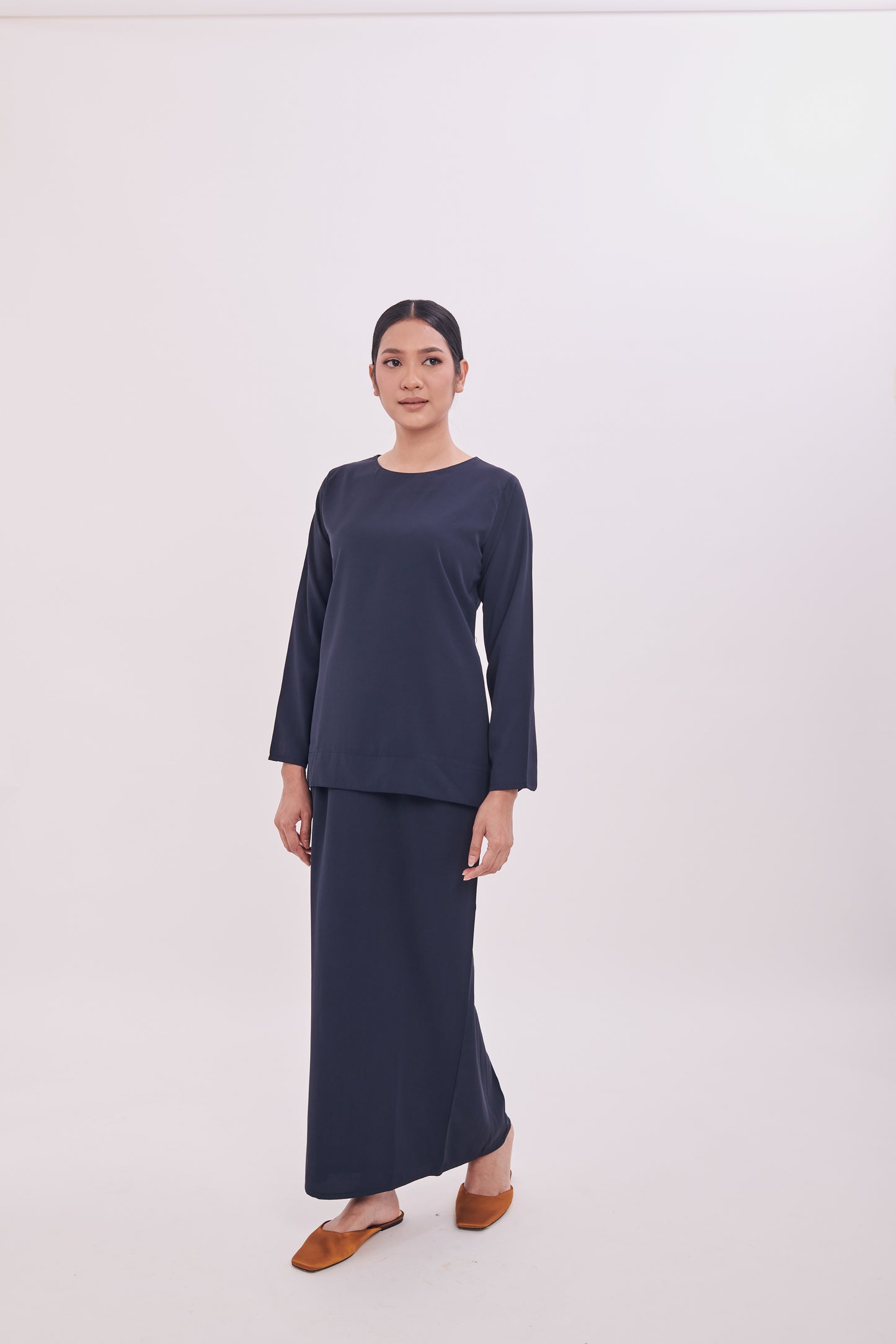 Edza Scallop Top in Dark Blue