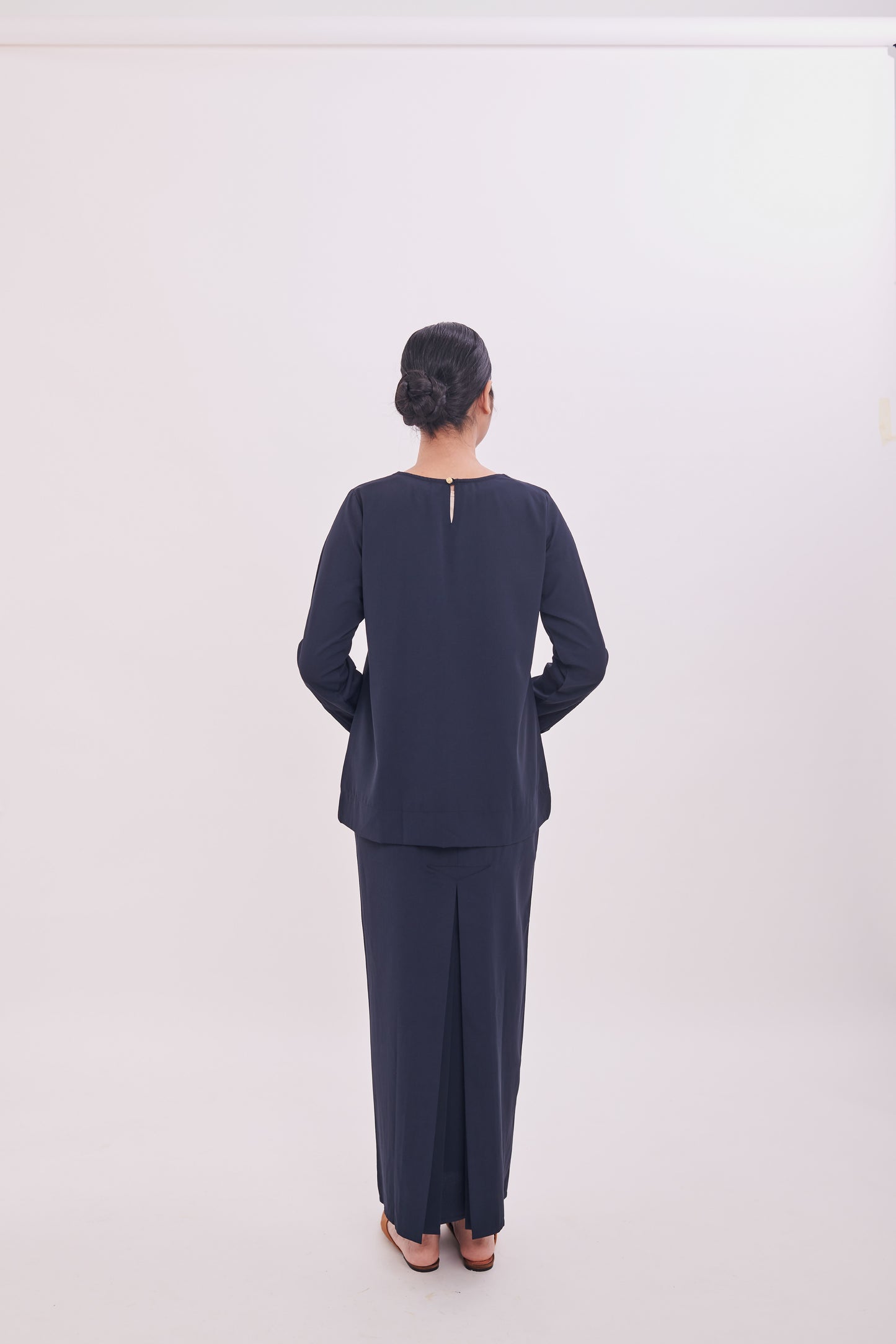 Edza Scallop Top in Dark Blue