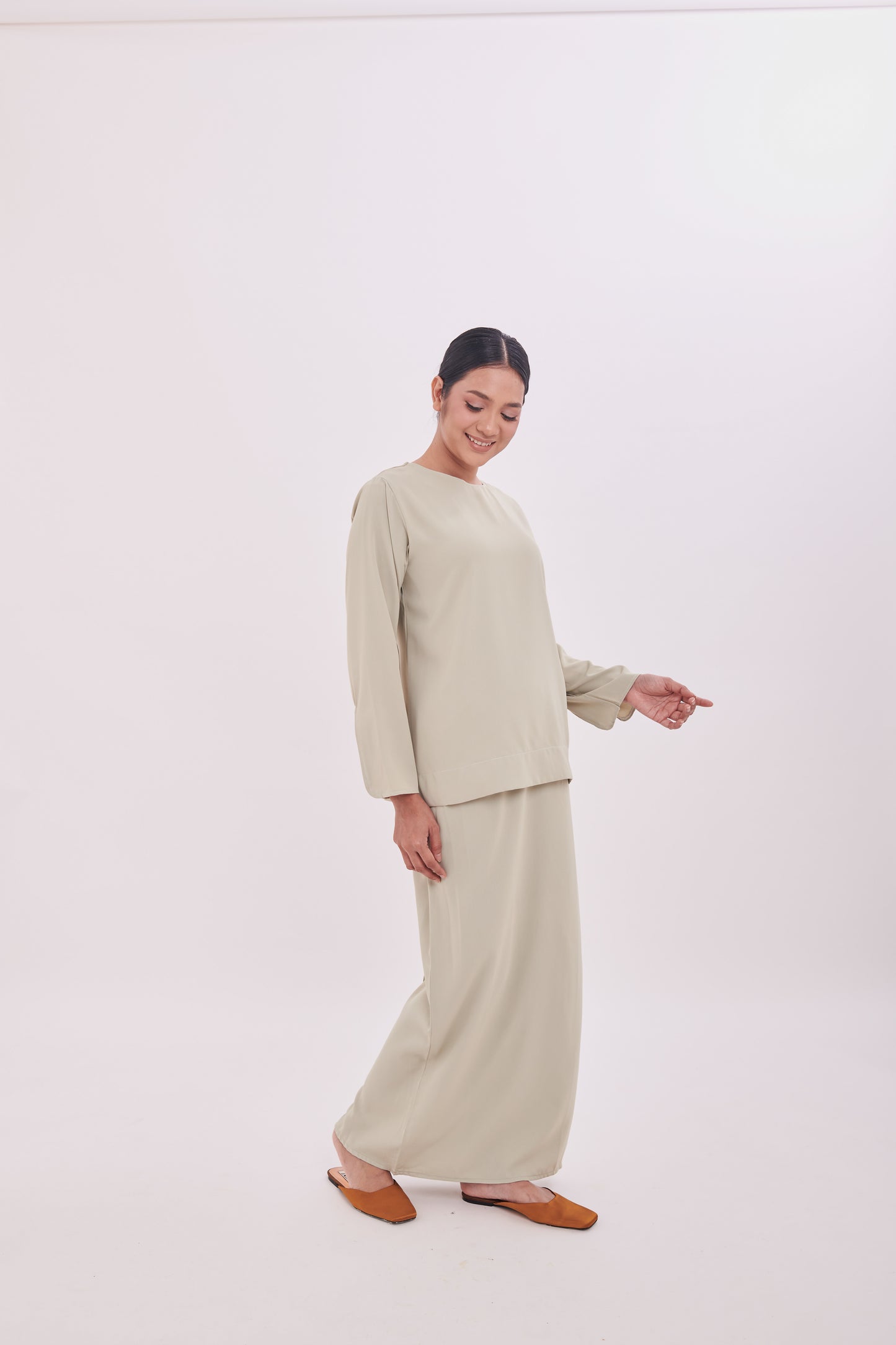 Edza Scallop Top in Sage