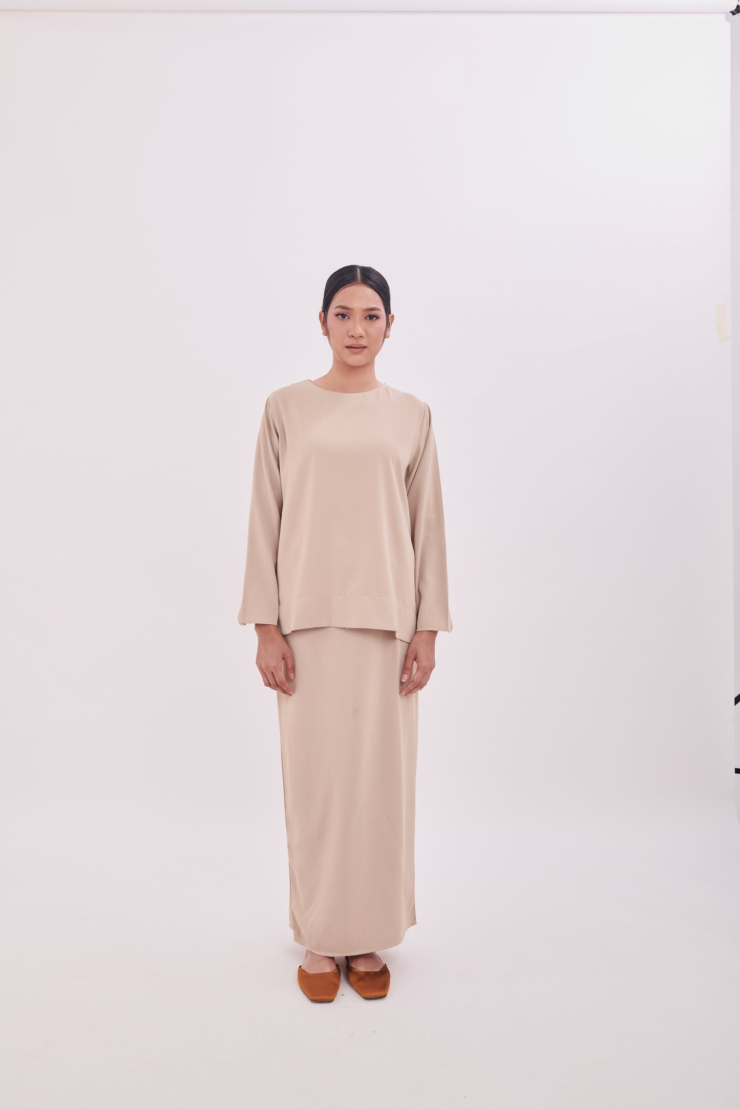 Edza Scallop Top in Khaki