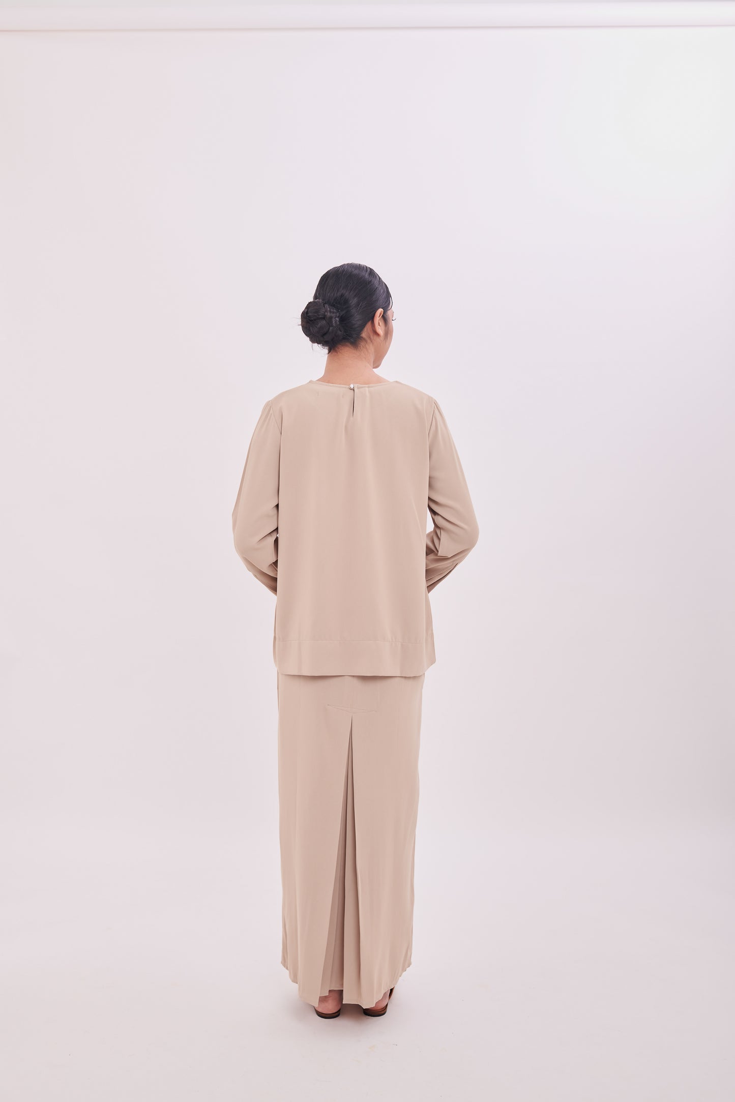 Edza Scallop Top in Khaki
