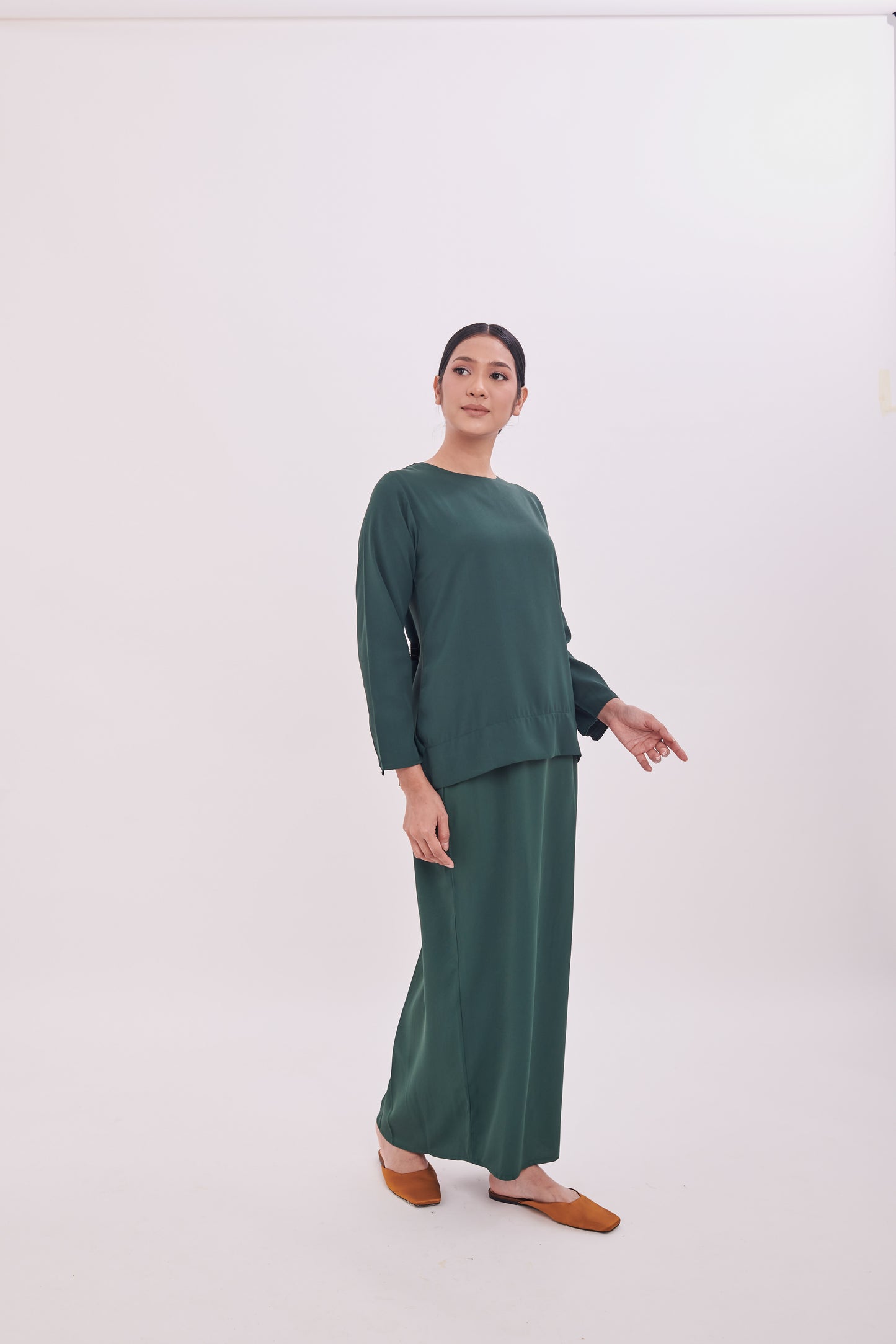 Edza Scallop Top in Green