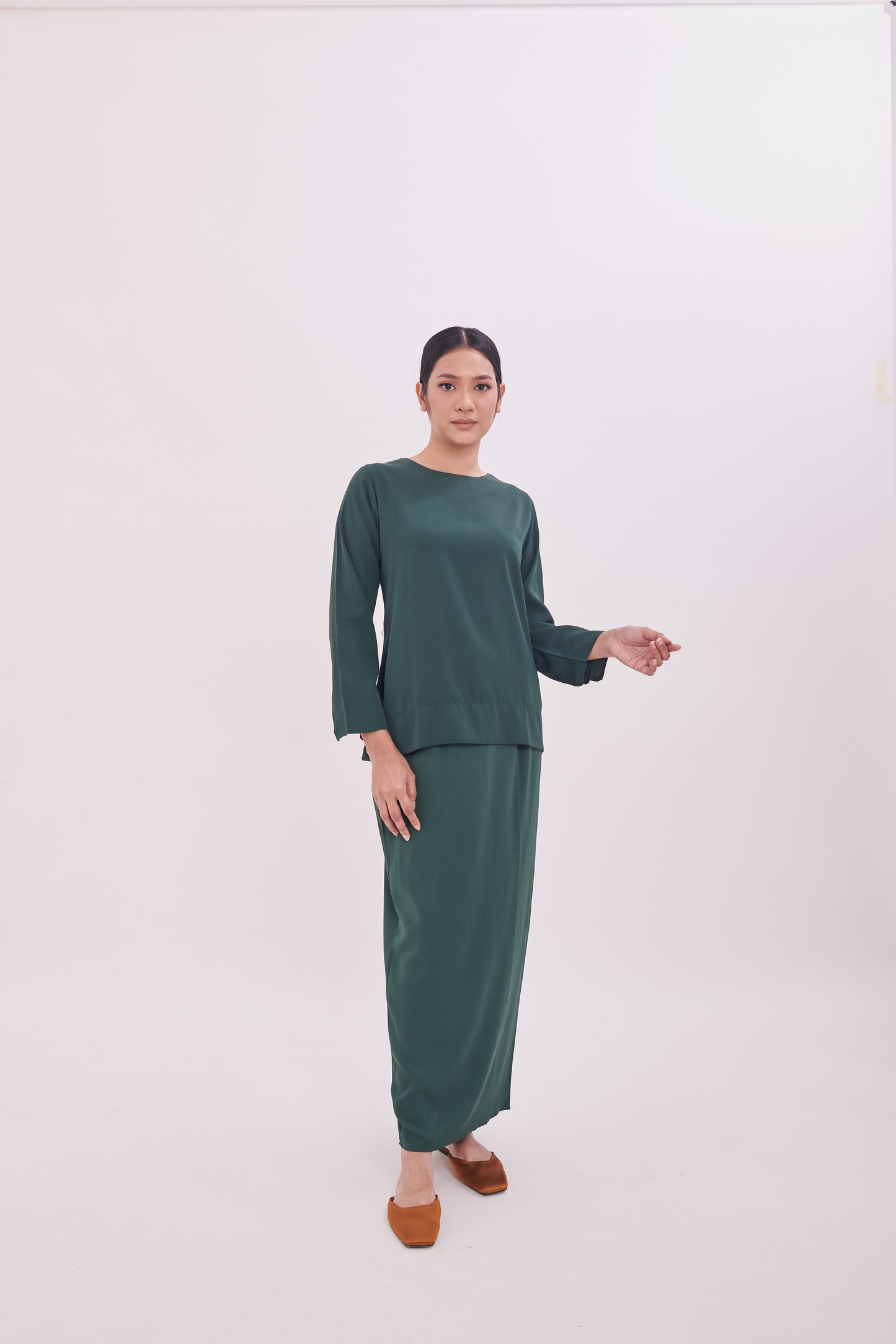 Edza Scallop Top in Green