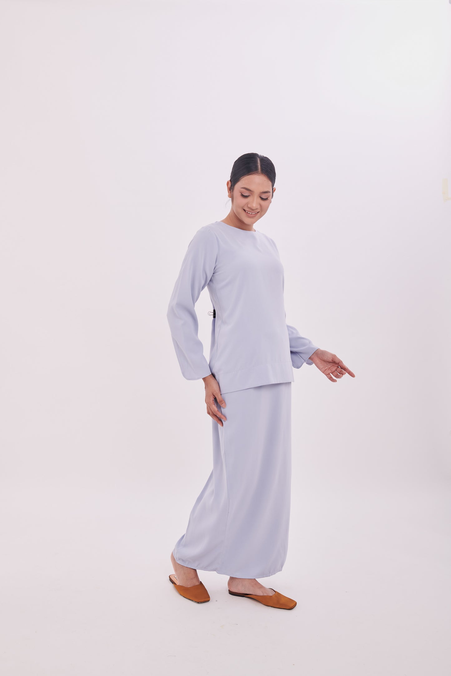 Edza Scallop Top in Grey