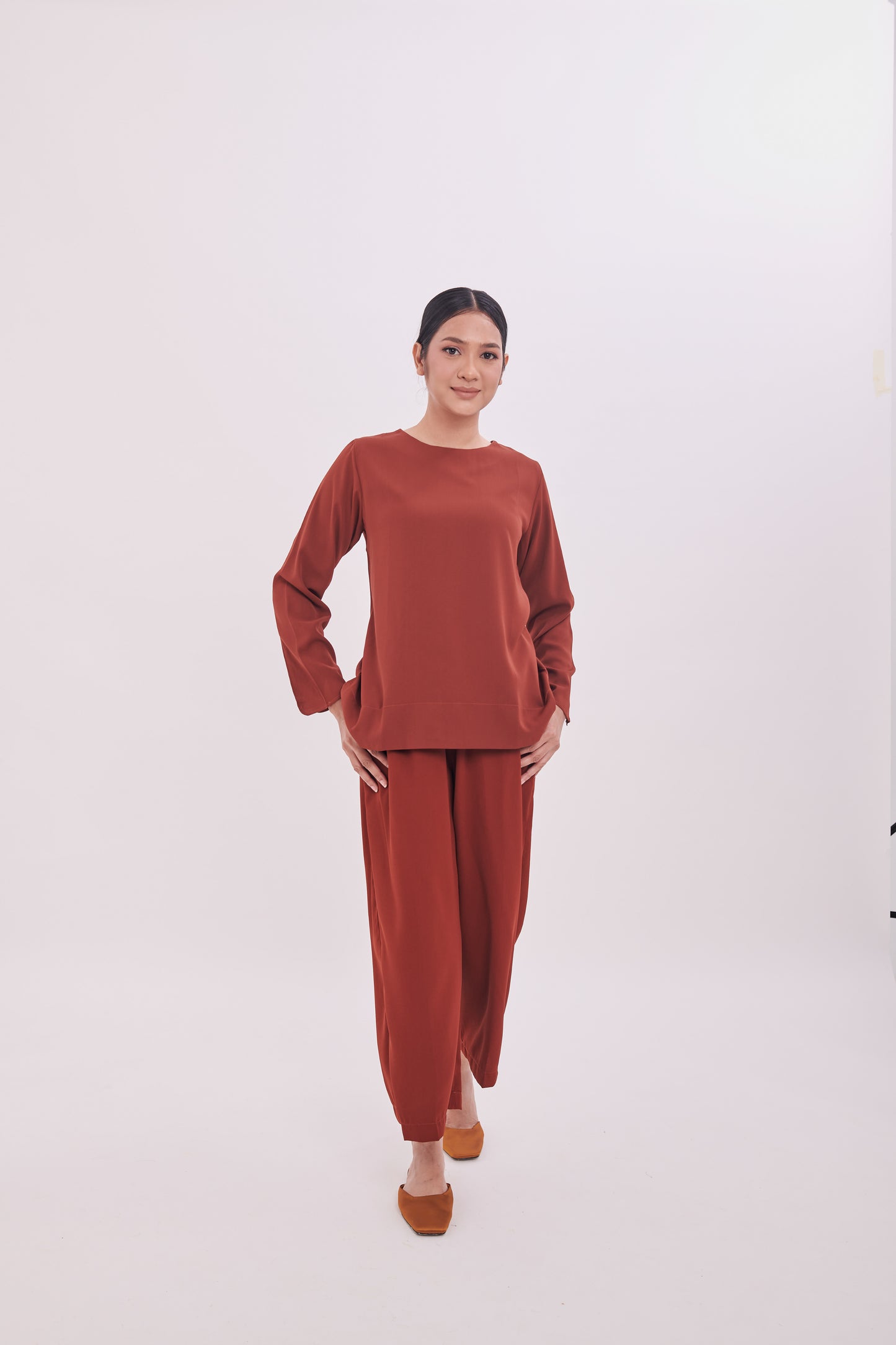 Edza Scallop Top in Brown