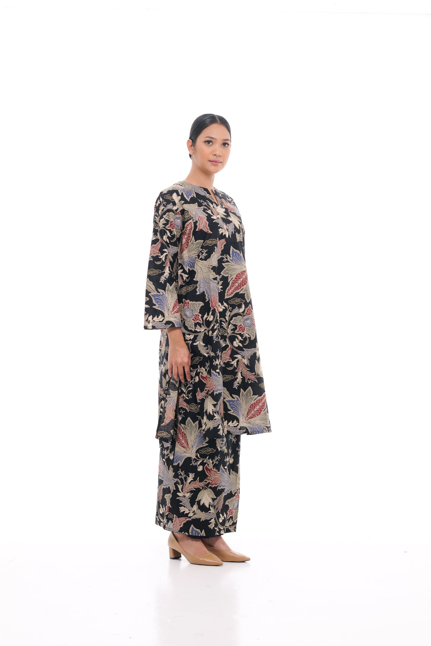 Jalilah Tunic in Black
