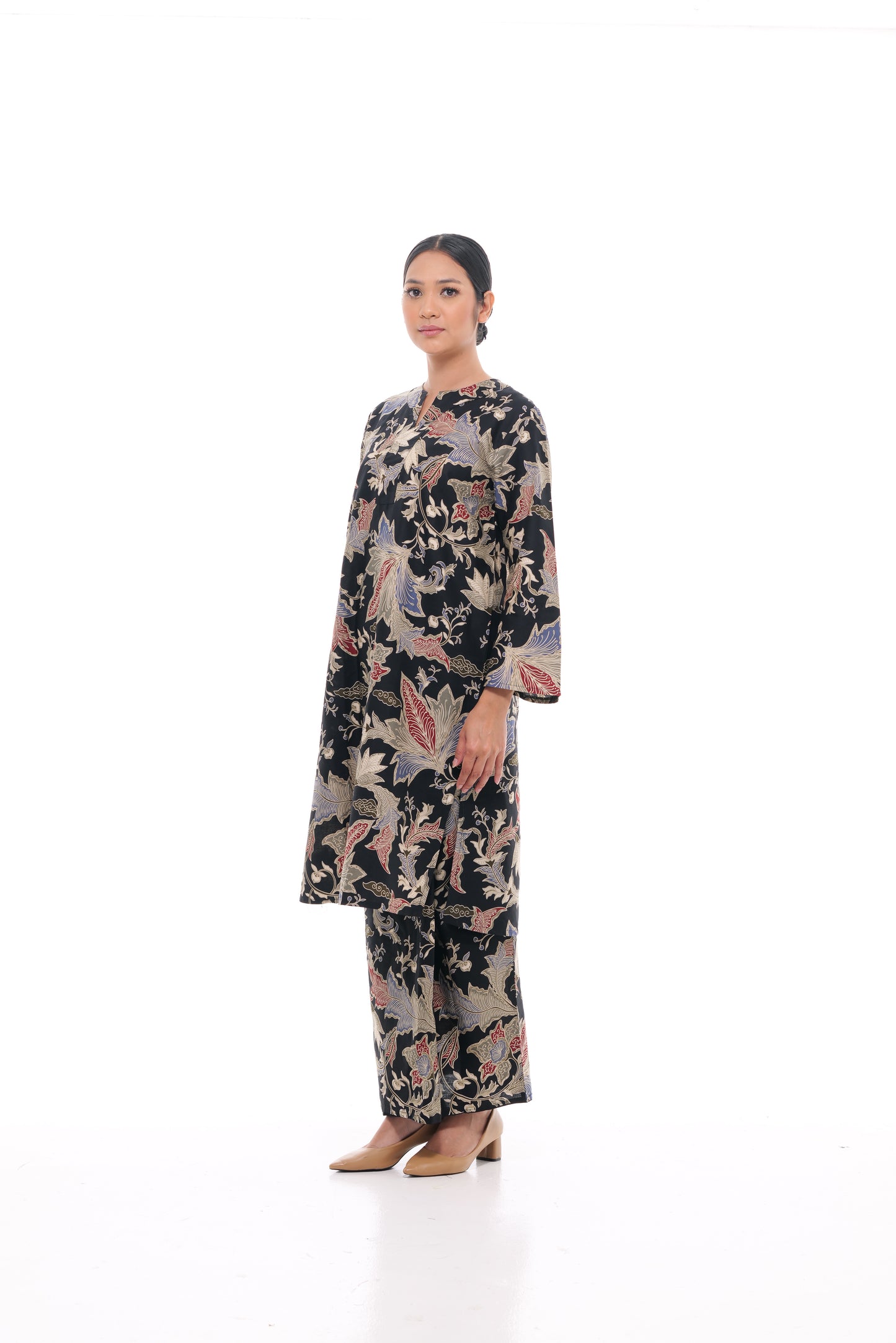 Jalilah Tunic in Black