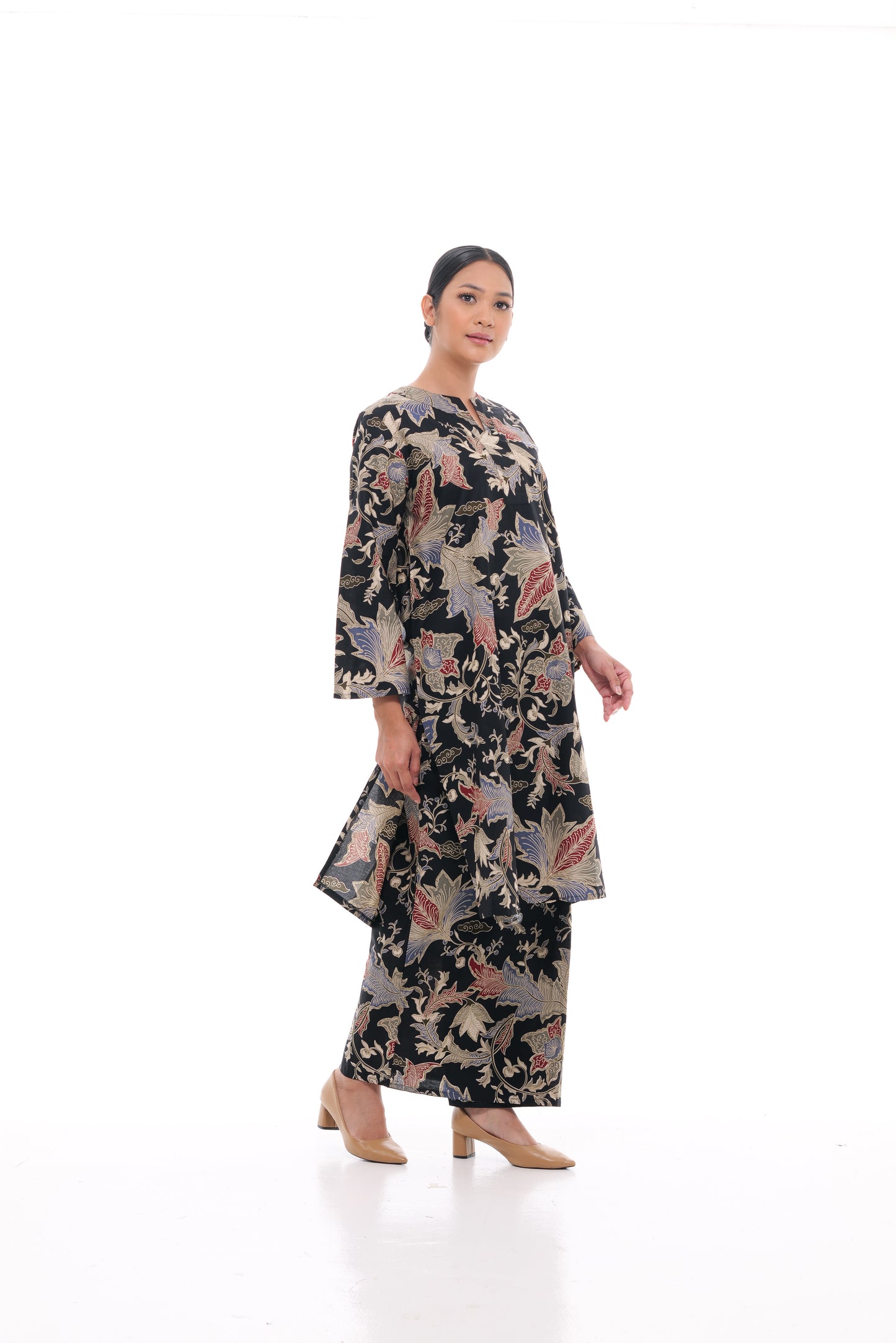 Jalilah Tunic in Black