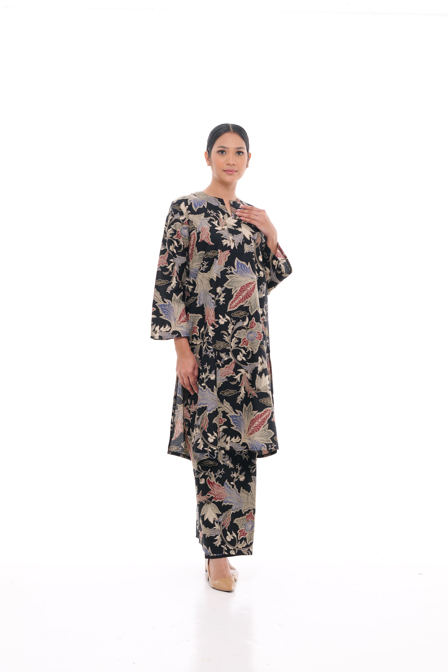 Jalilah Tunic in Black