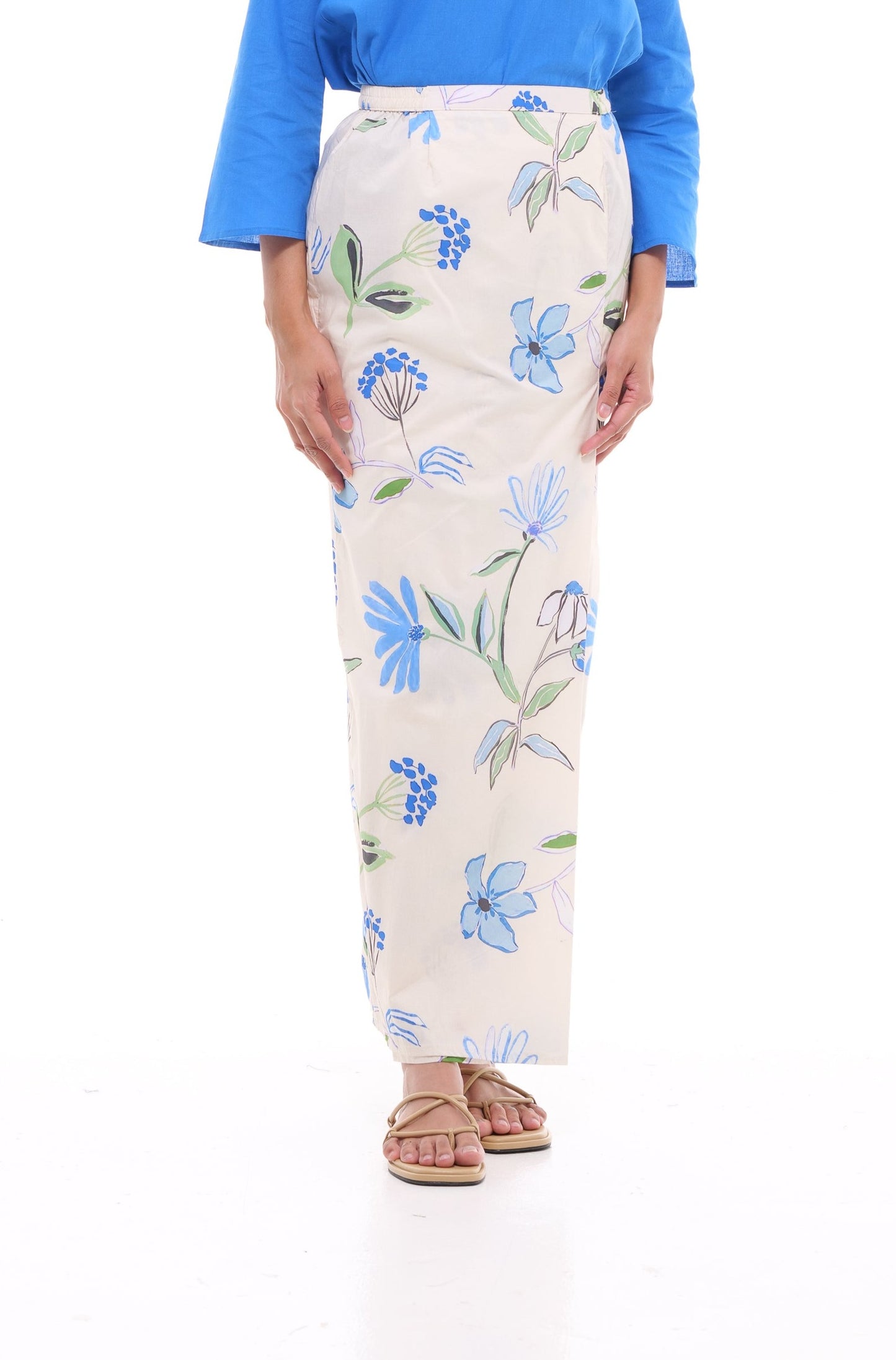 Jamilah Sarung in White and Blue