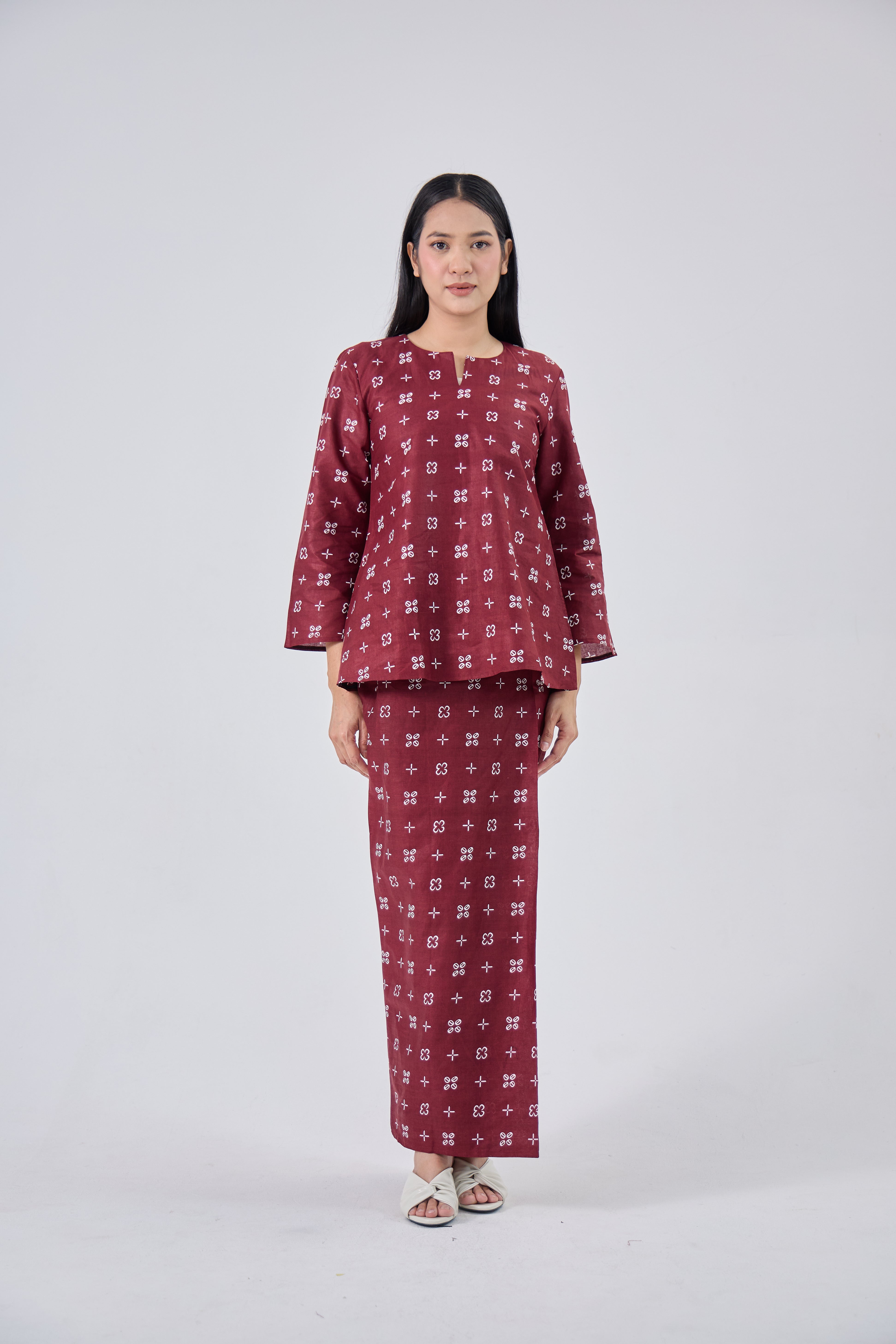 Murni in Maroon