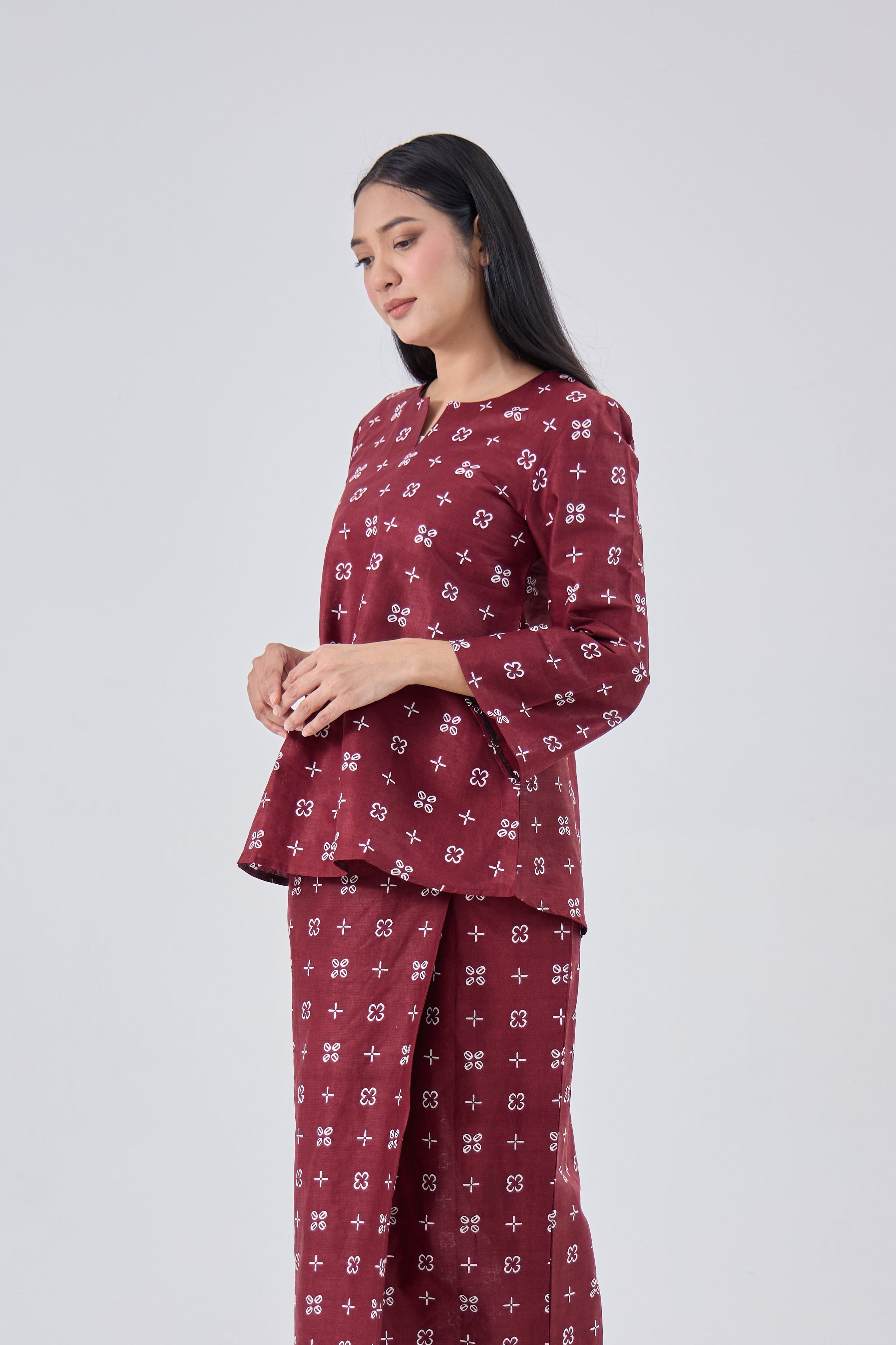 Murni in Maroon