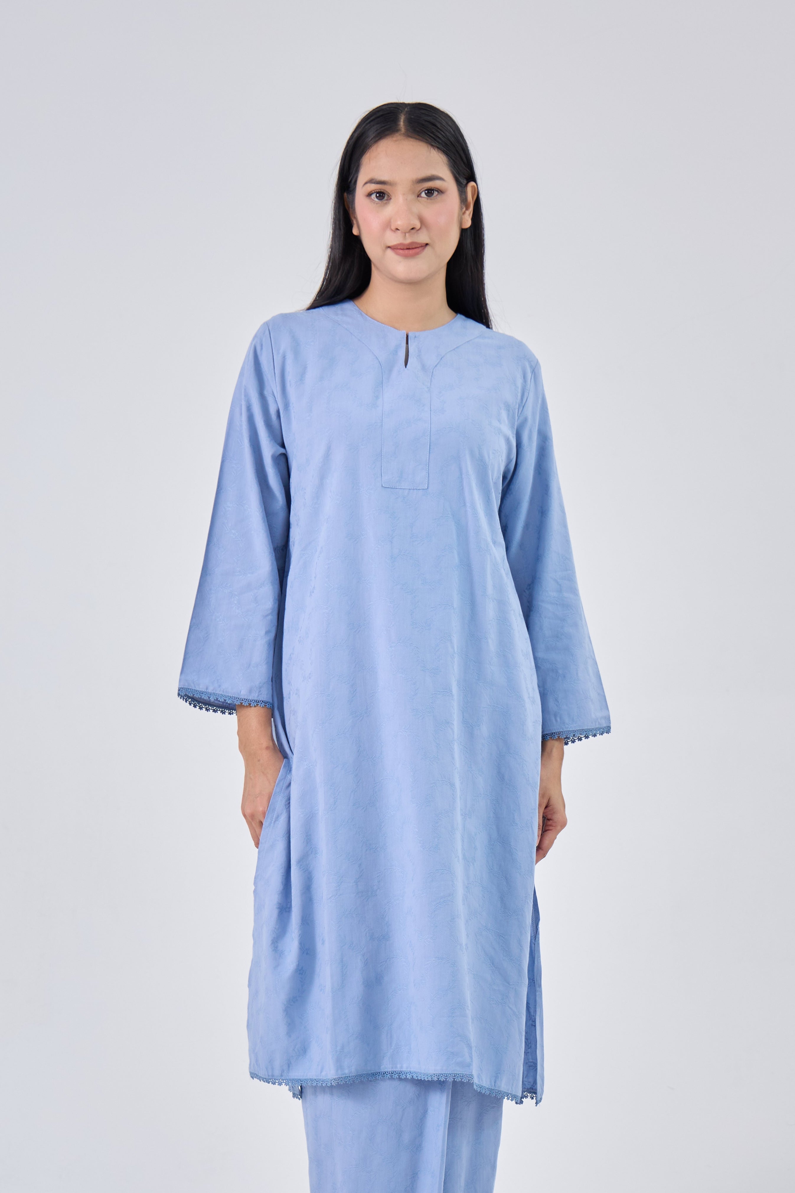 Liana in Blue