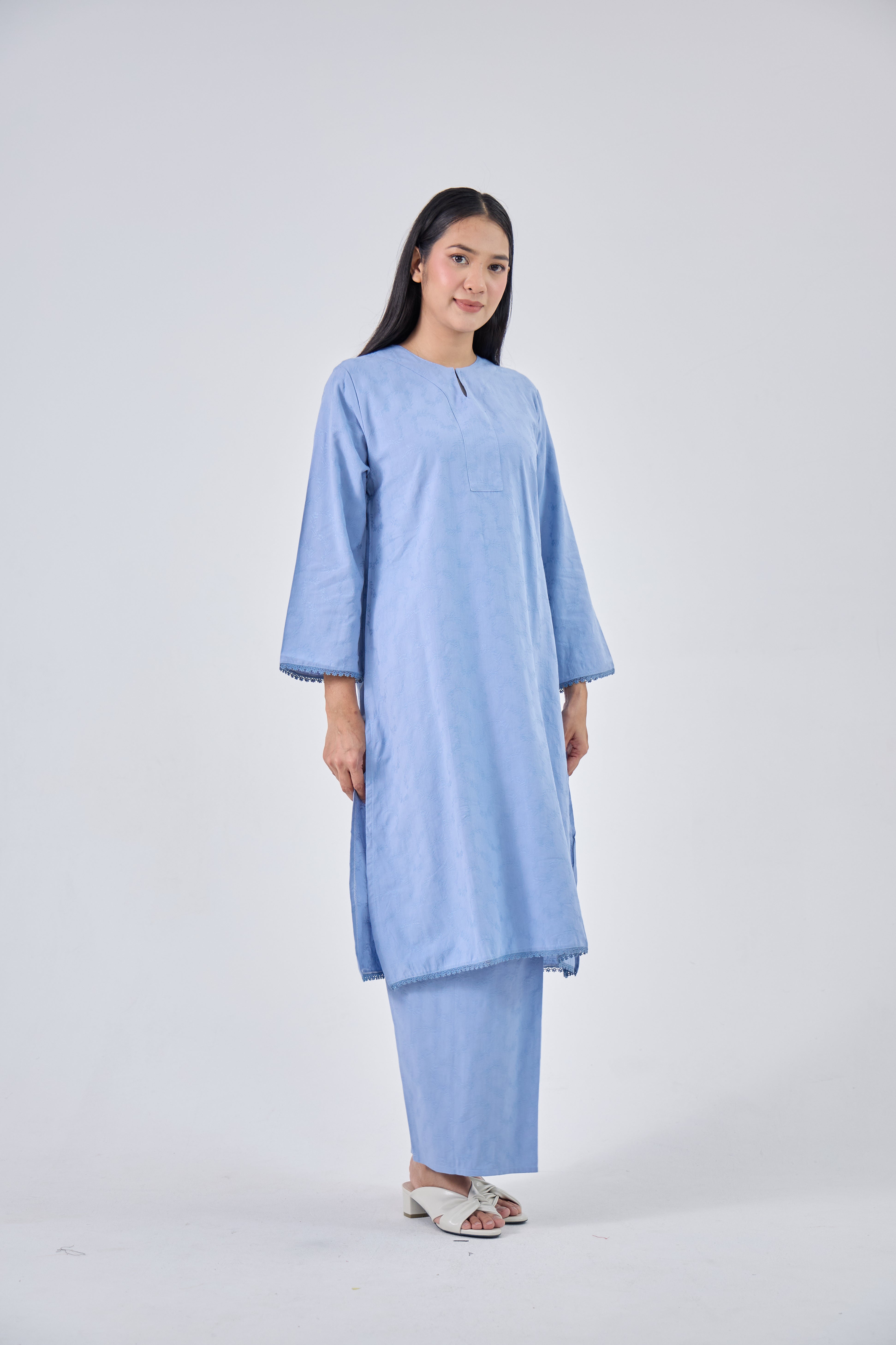 Liana in Blue