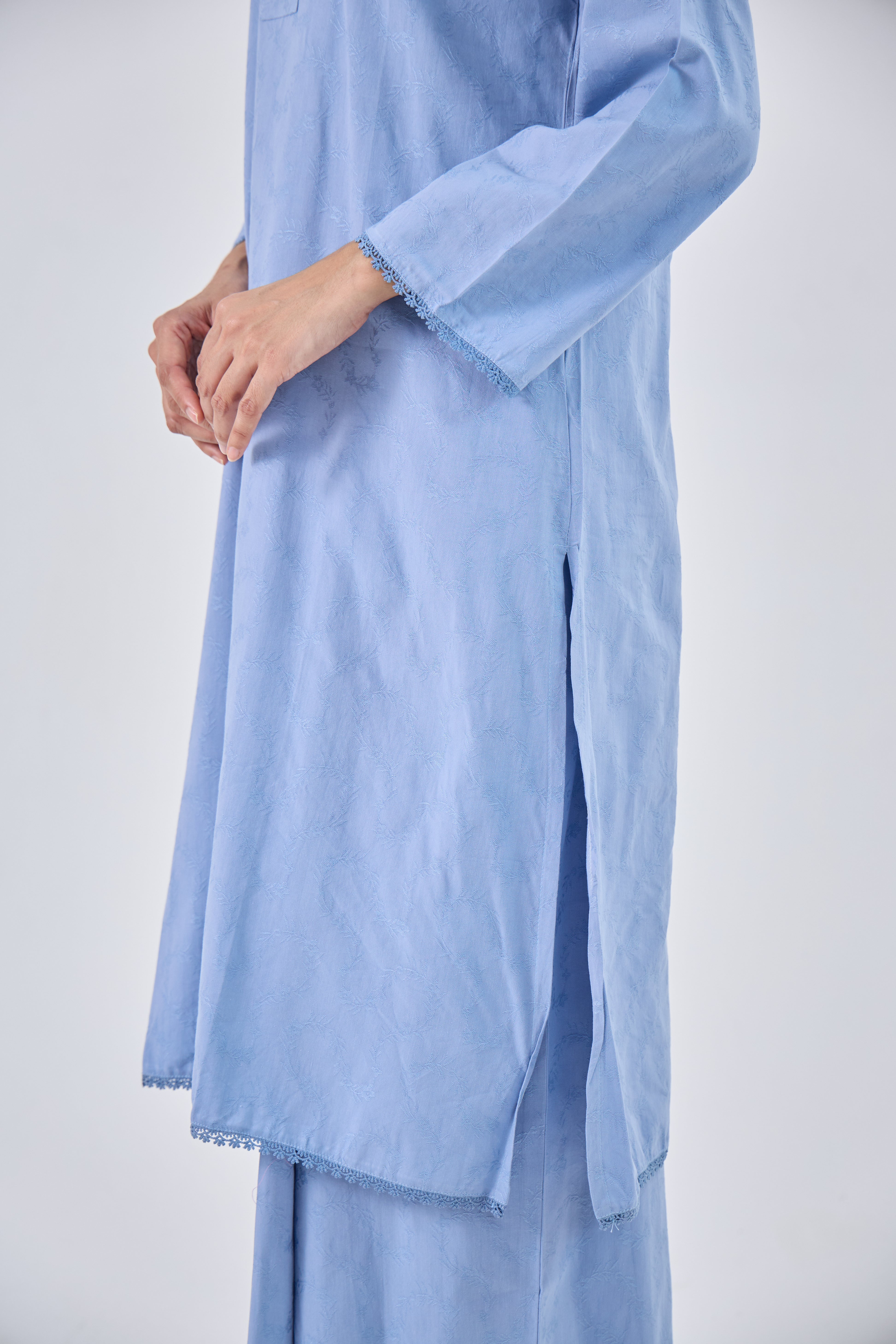 Liana in Blue