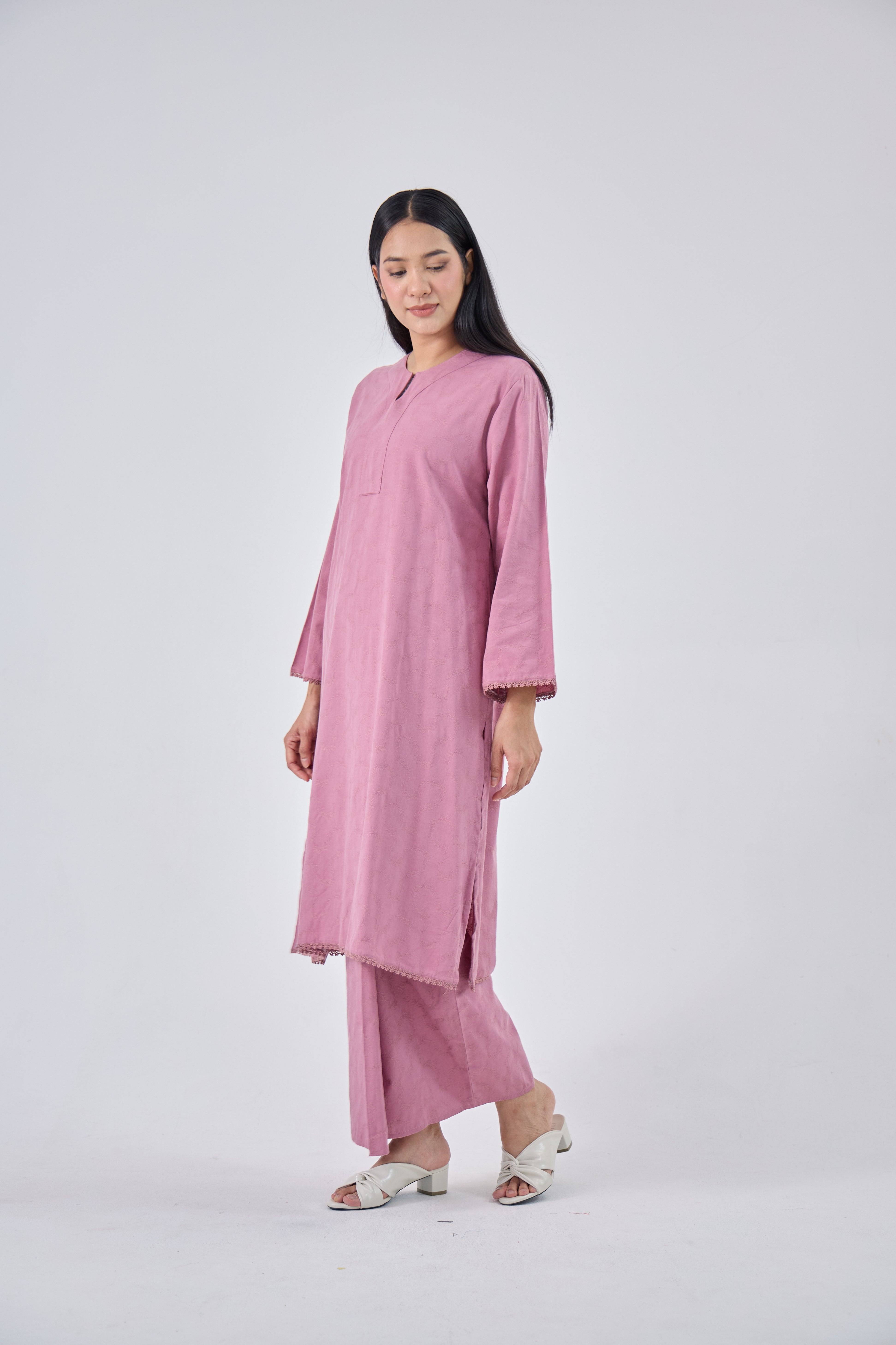 Liana in Pink