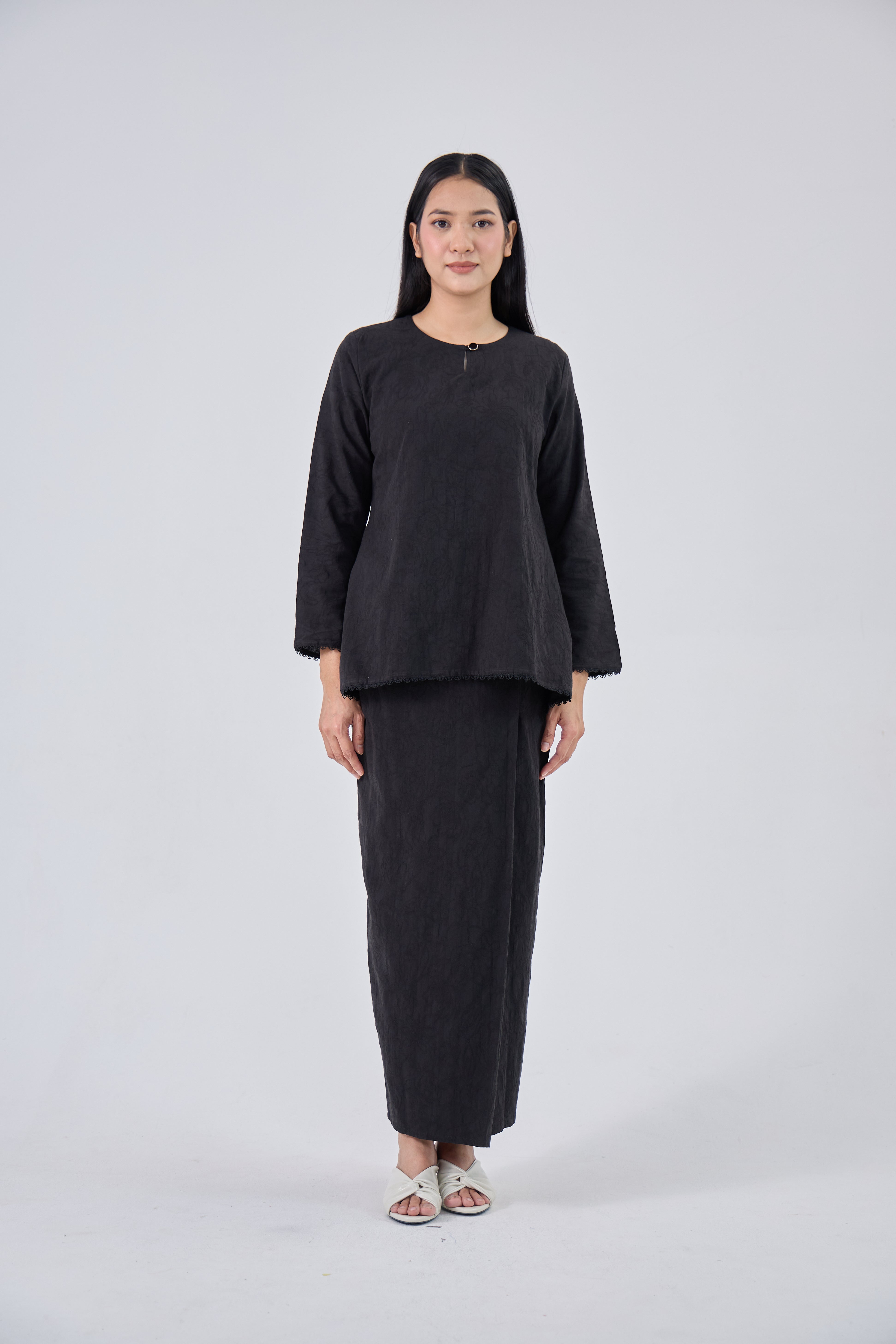 Laili in Black