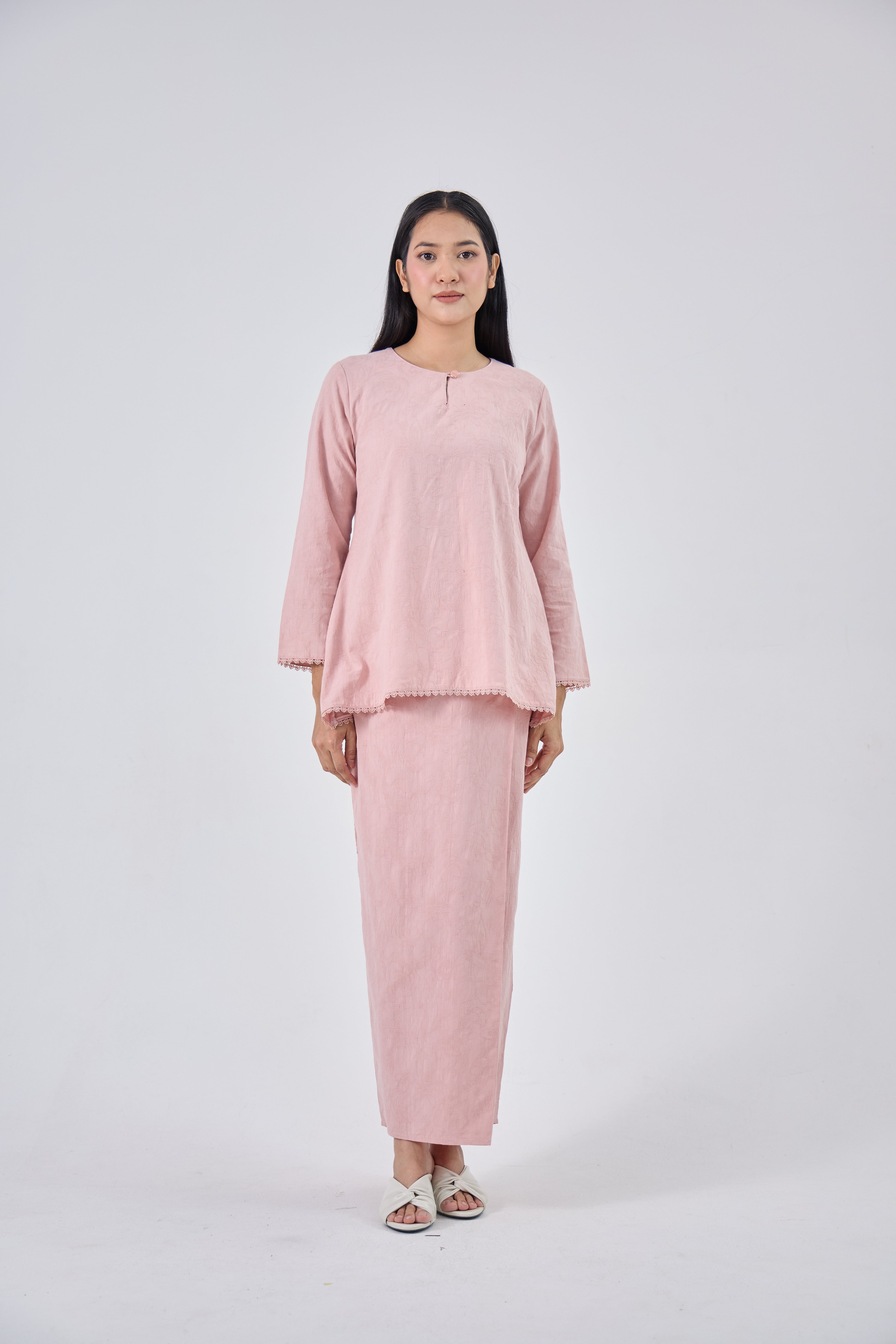 Laili in Pink