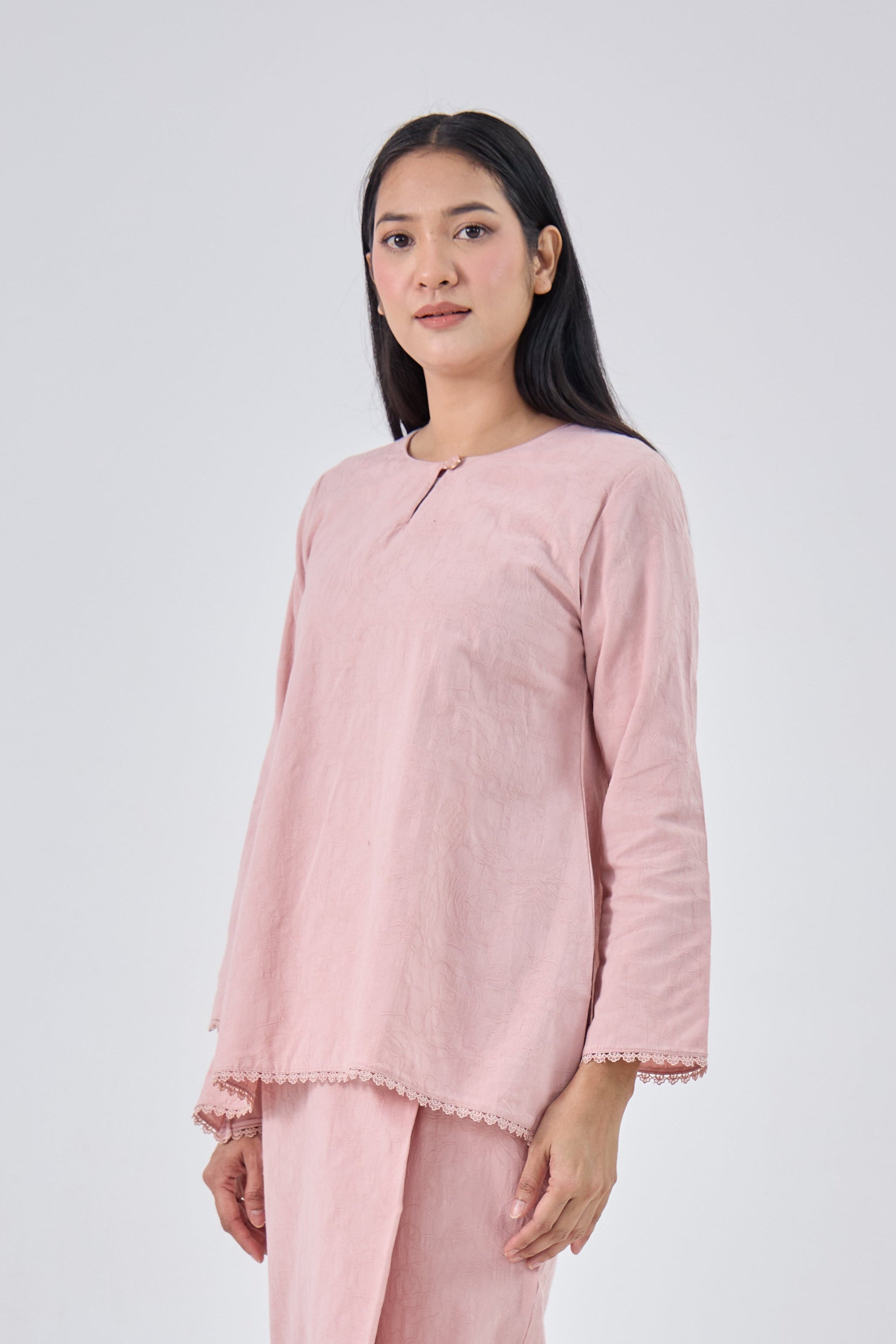Laili in Pink