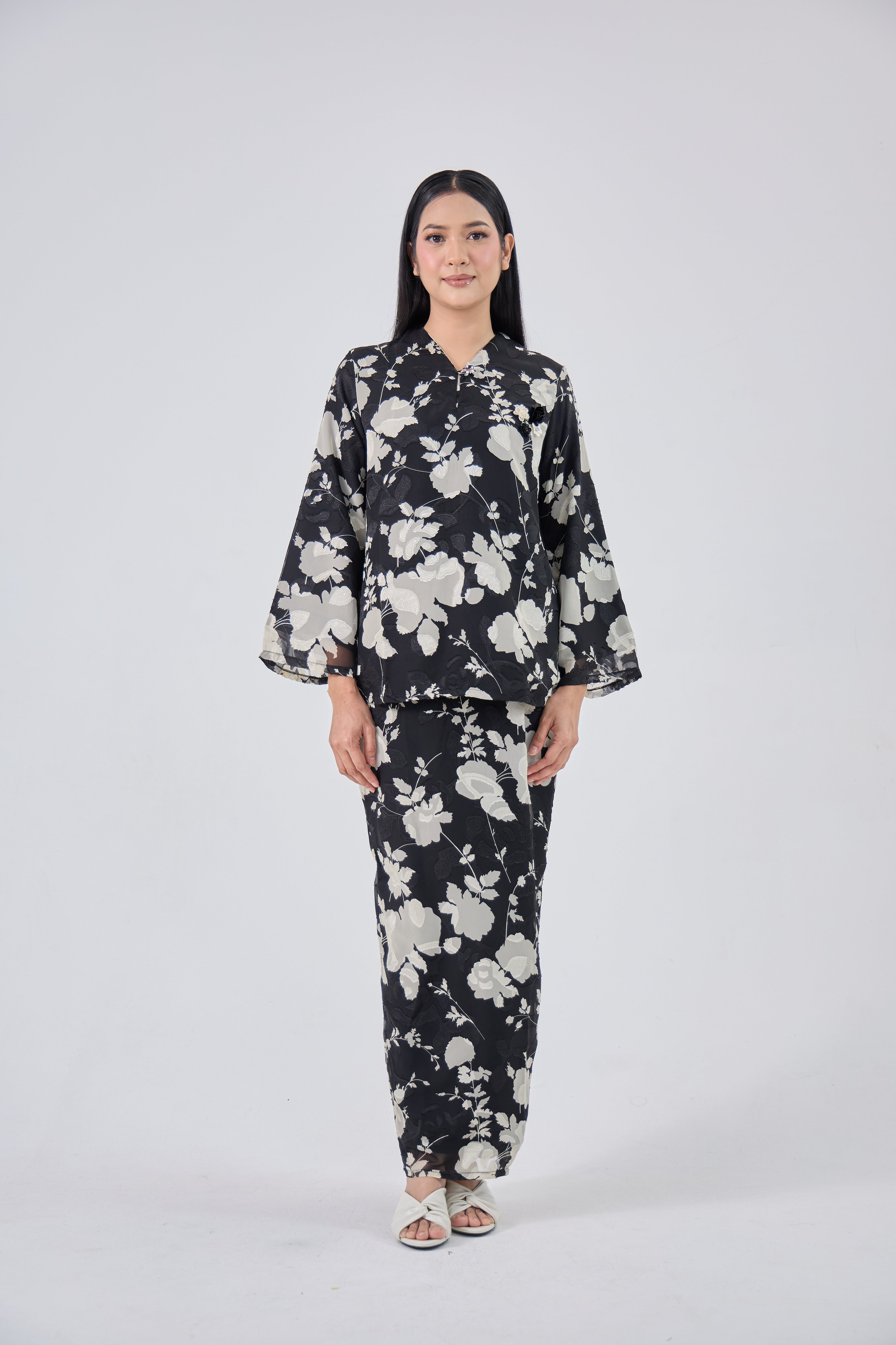 Miranti in Black