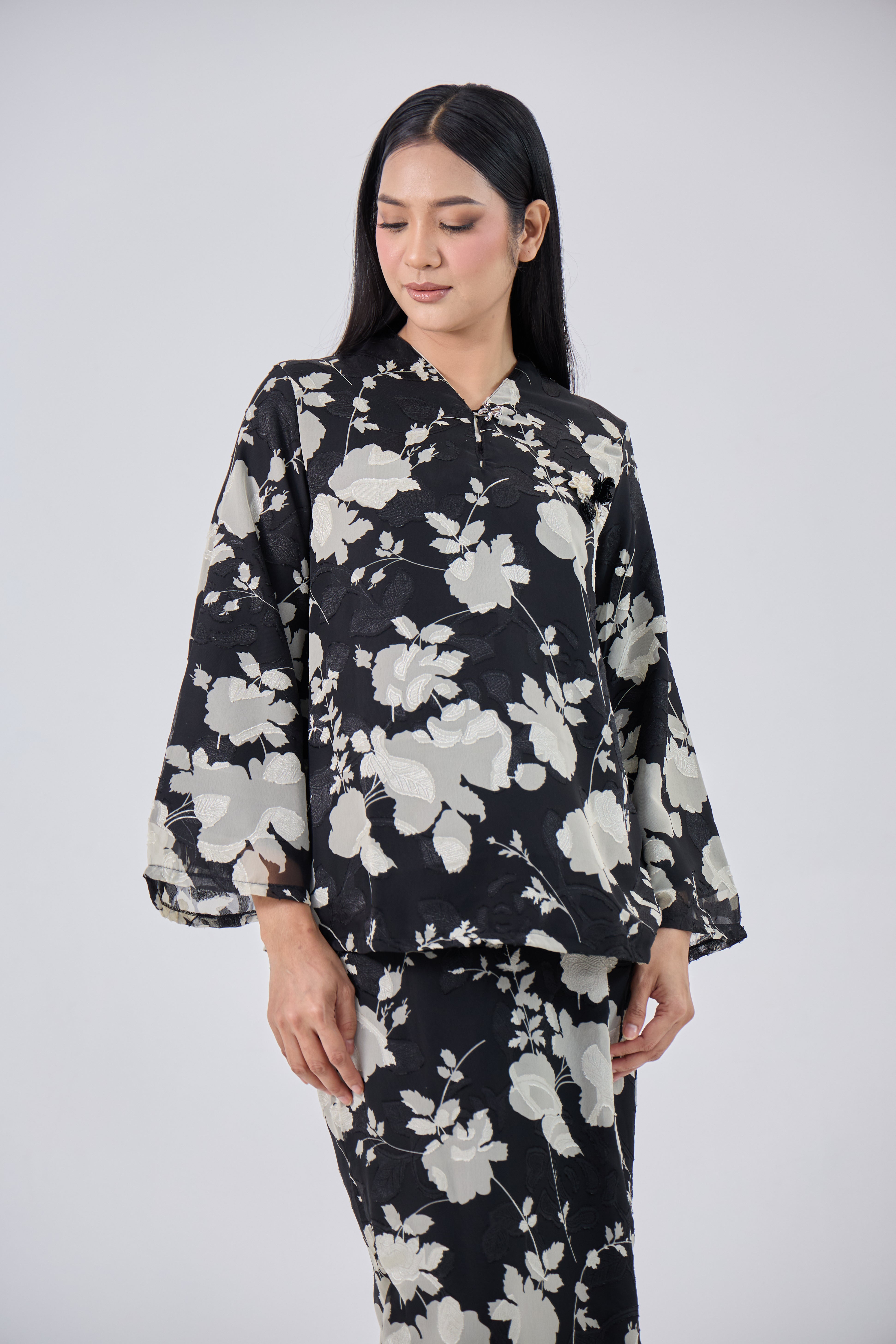 Miranti in Black