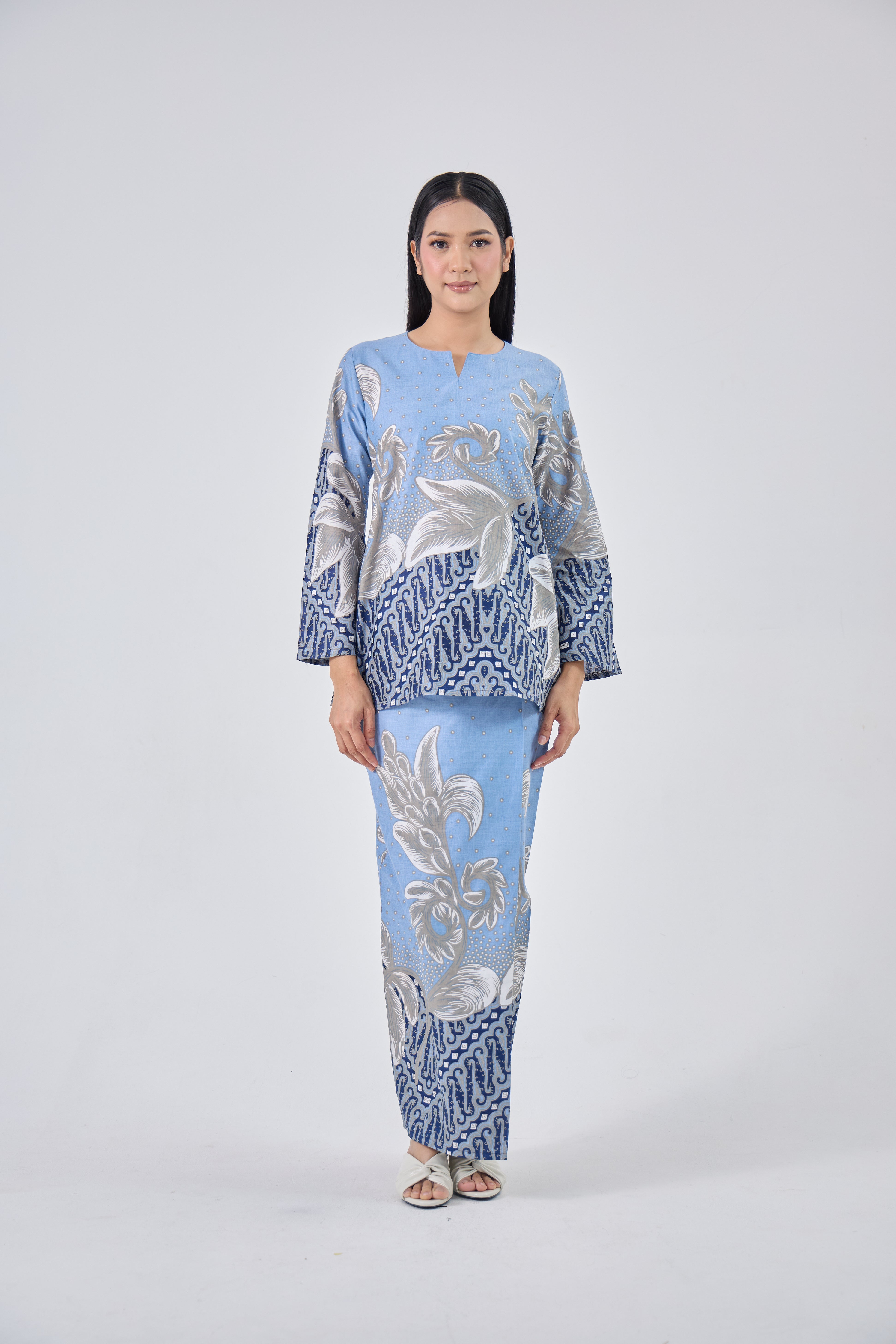 Masayu in Blue