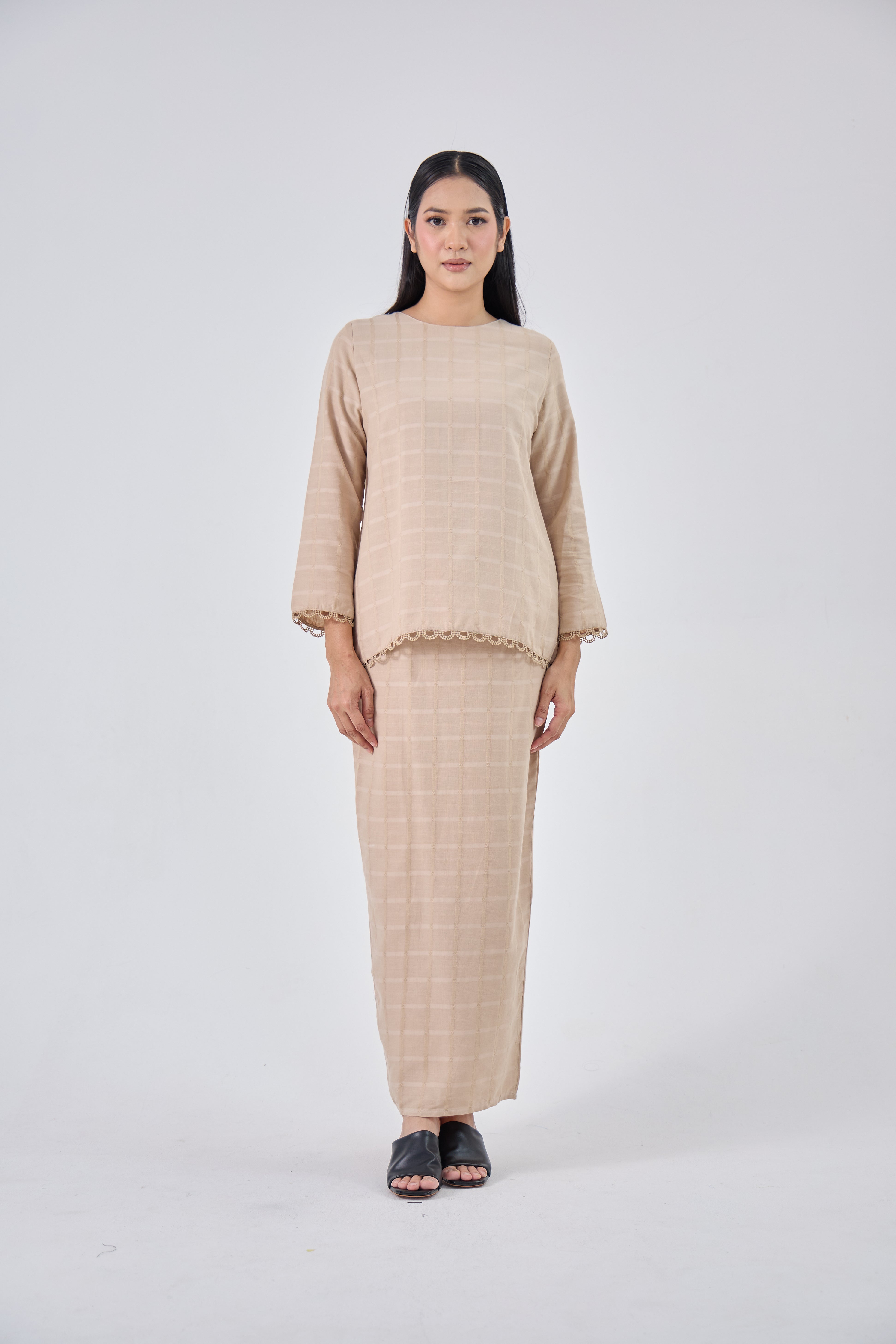 Mutiara in Brown