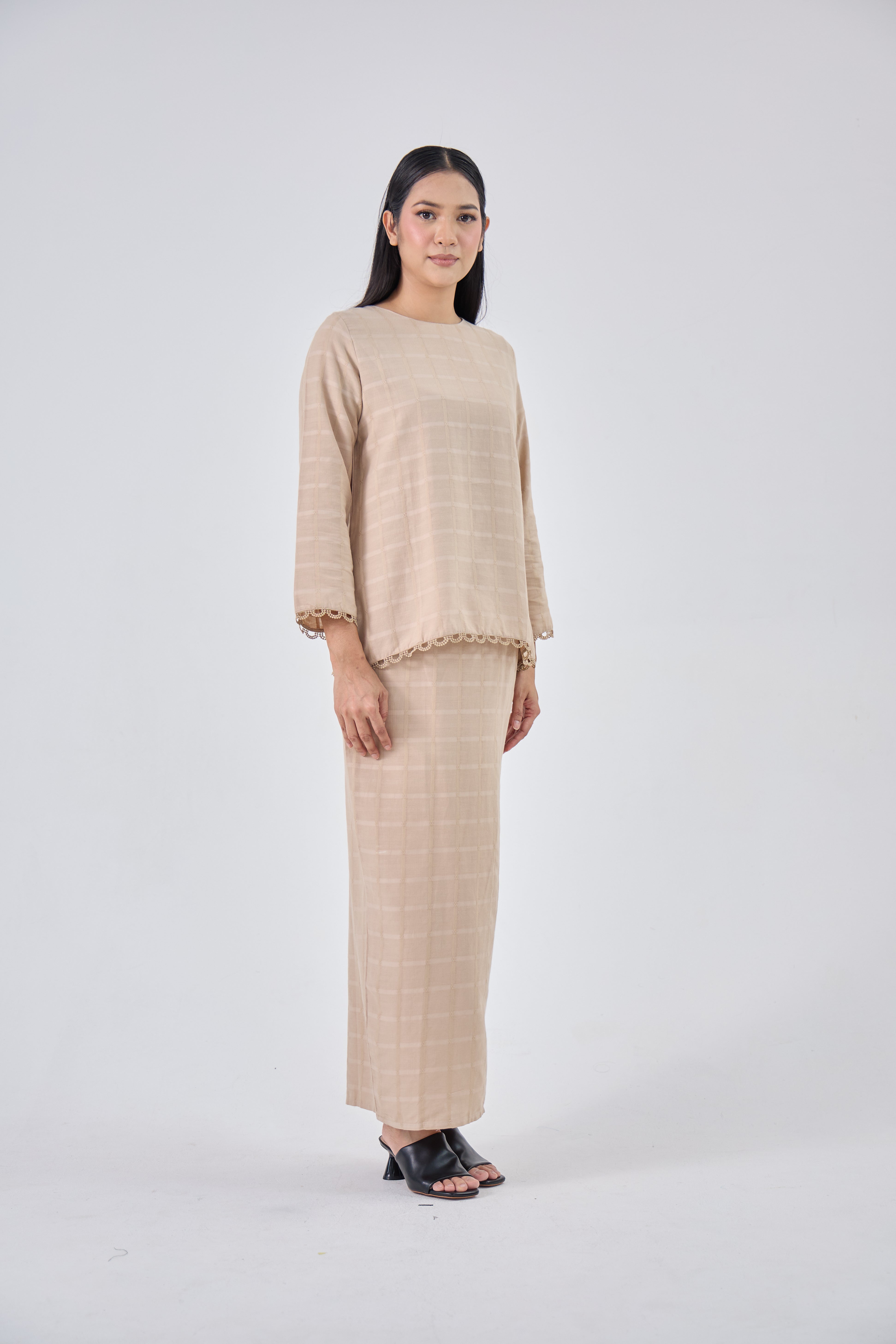 Mutiara in Brown