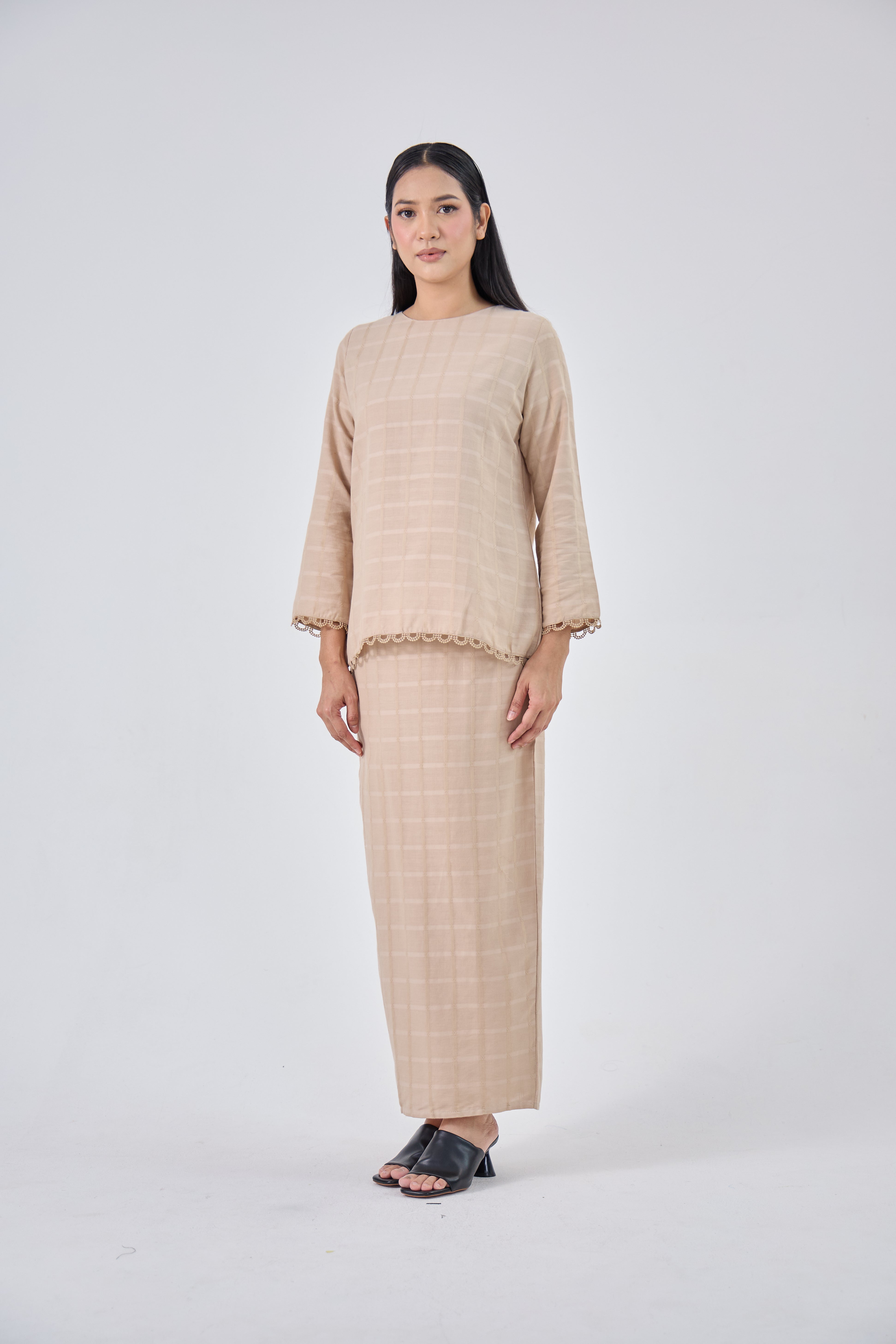 Mutiara in Brown
