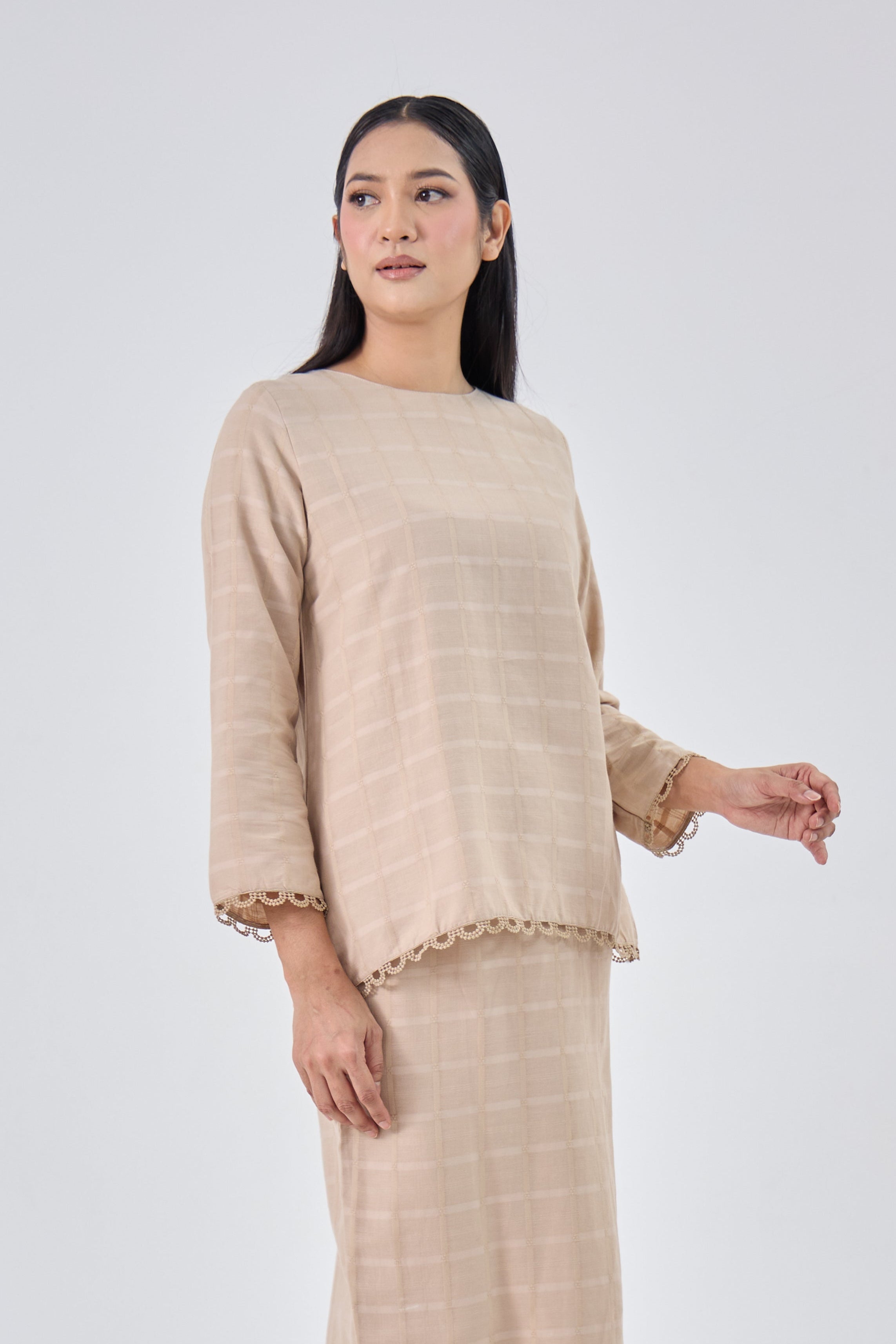 Mutiara in Brown