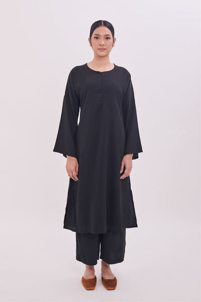 Edza Tunic Top in Black