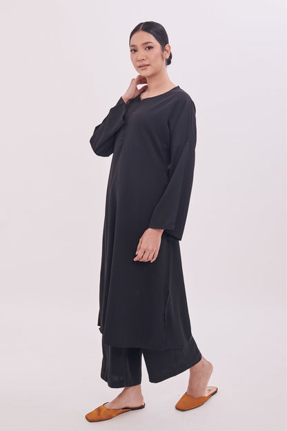 Edza Tunic Top in Black