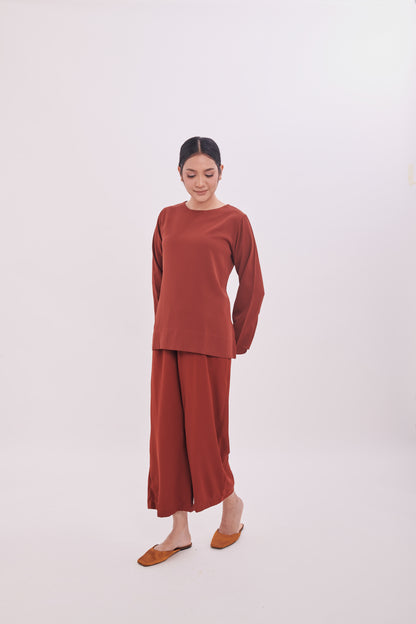 Edza Scallop Top in Brown